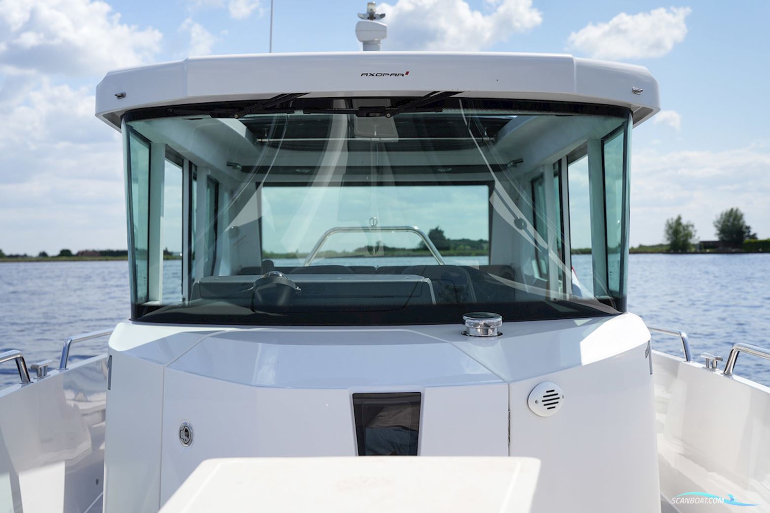 AXOPAR 28 Cabin