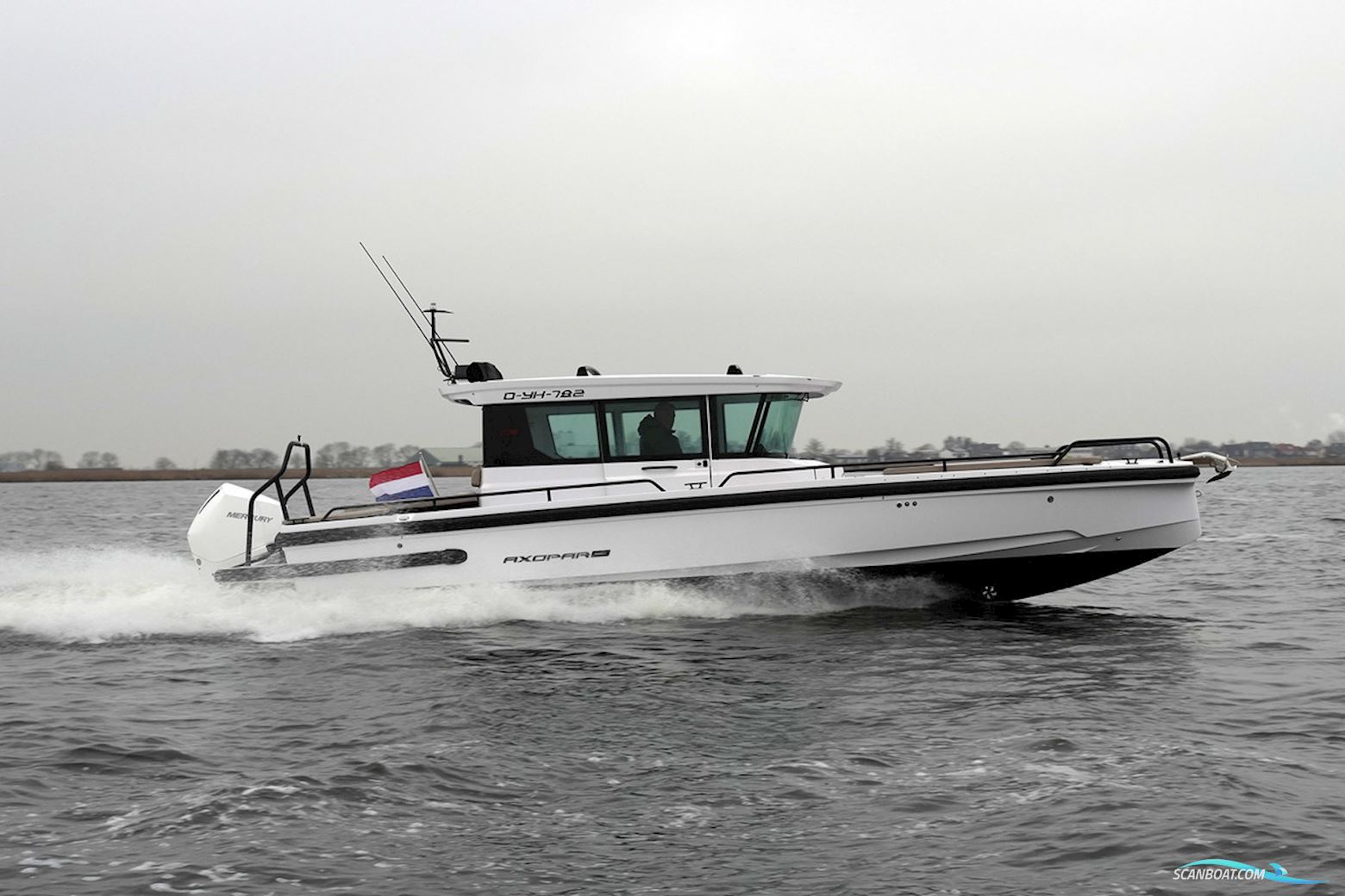 Axopar 28 Cabin