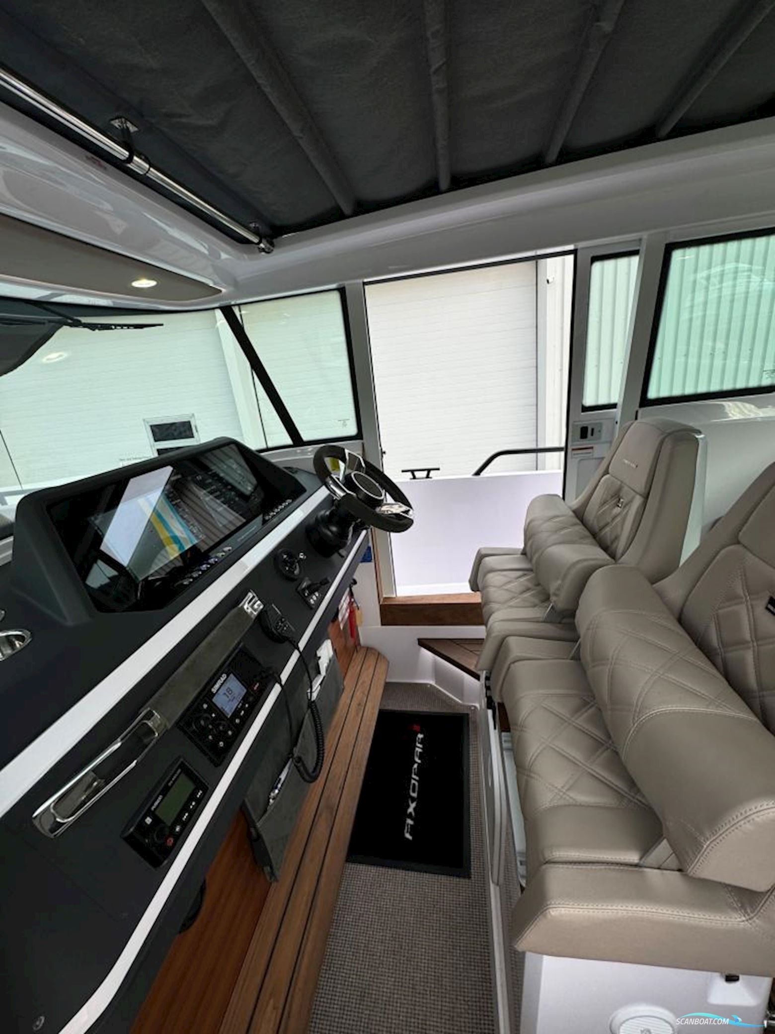 AXOPAR 28 Cabin