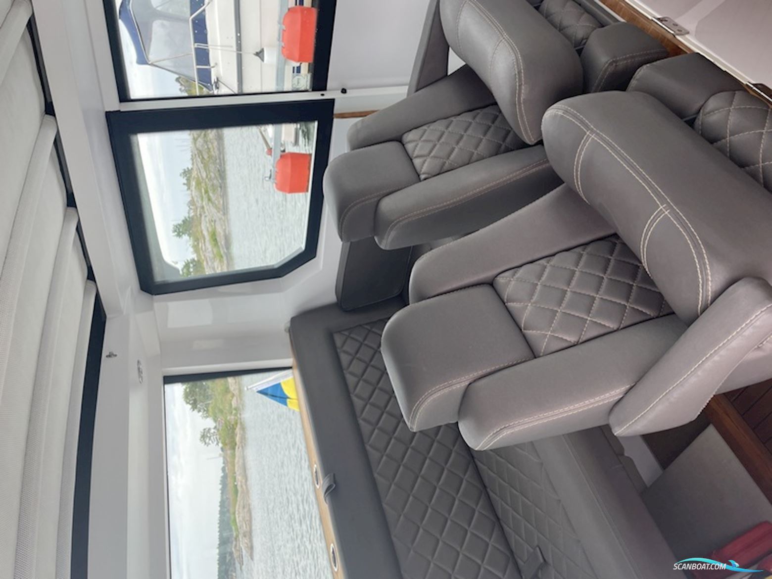 Axopar 28 Cabin