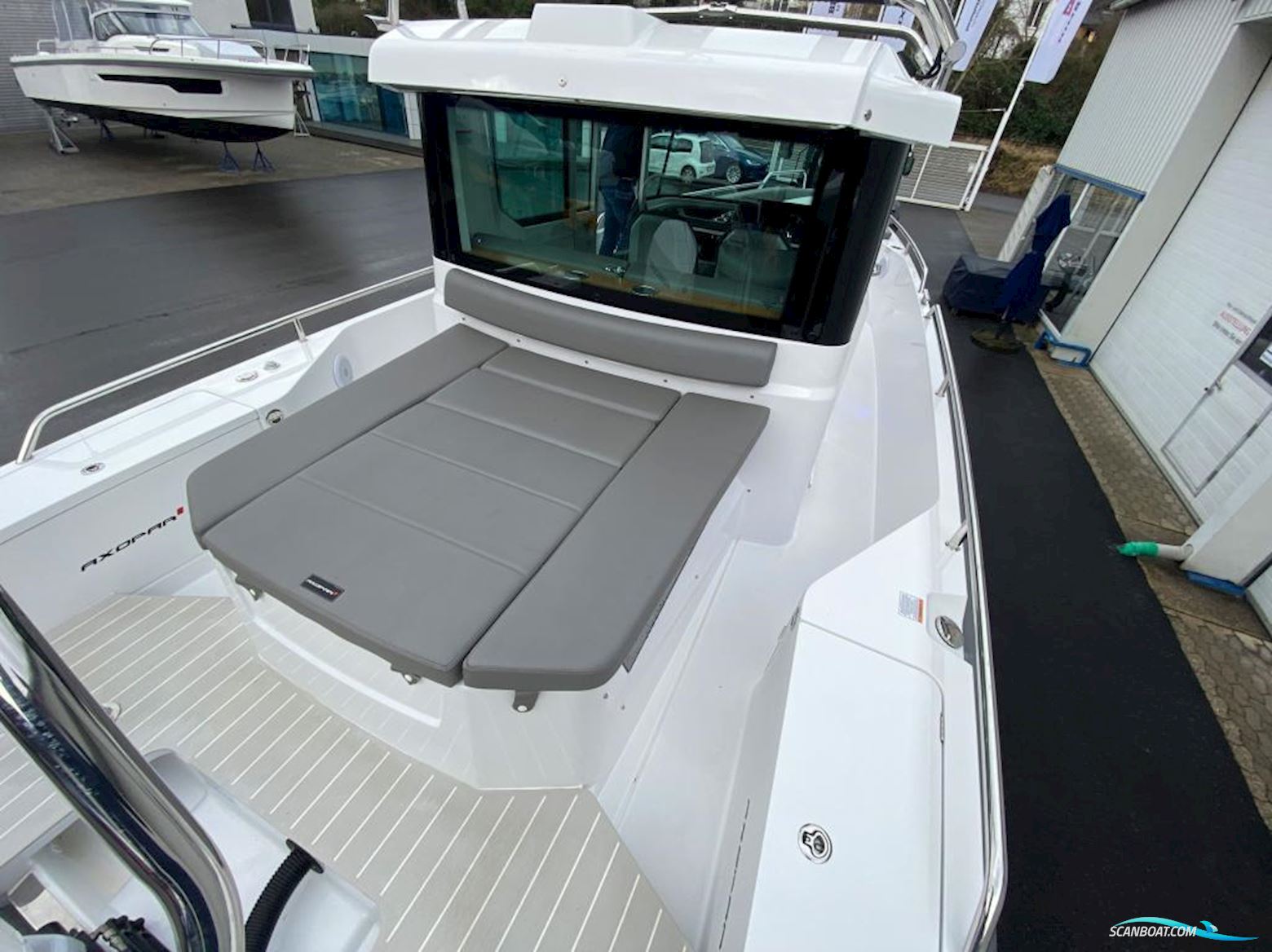 Axopar 28 Cabin