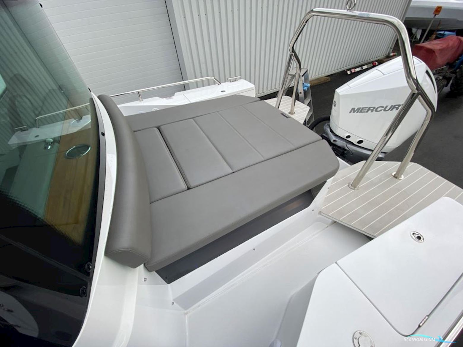 Axopar 28 Cabin