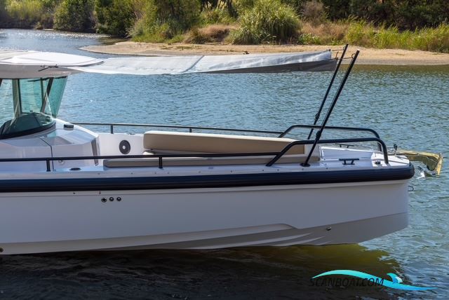 Axopar 28 Cross Cabin