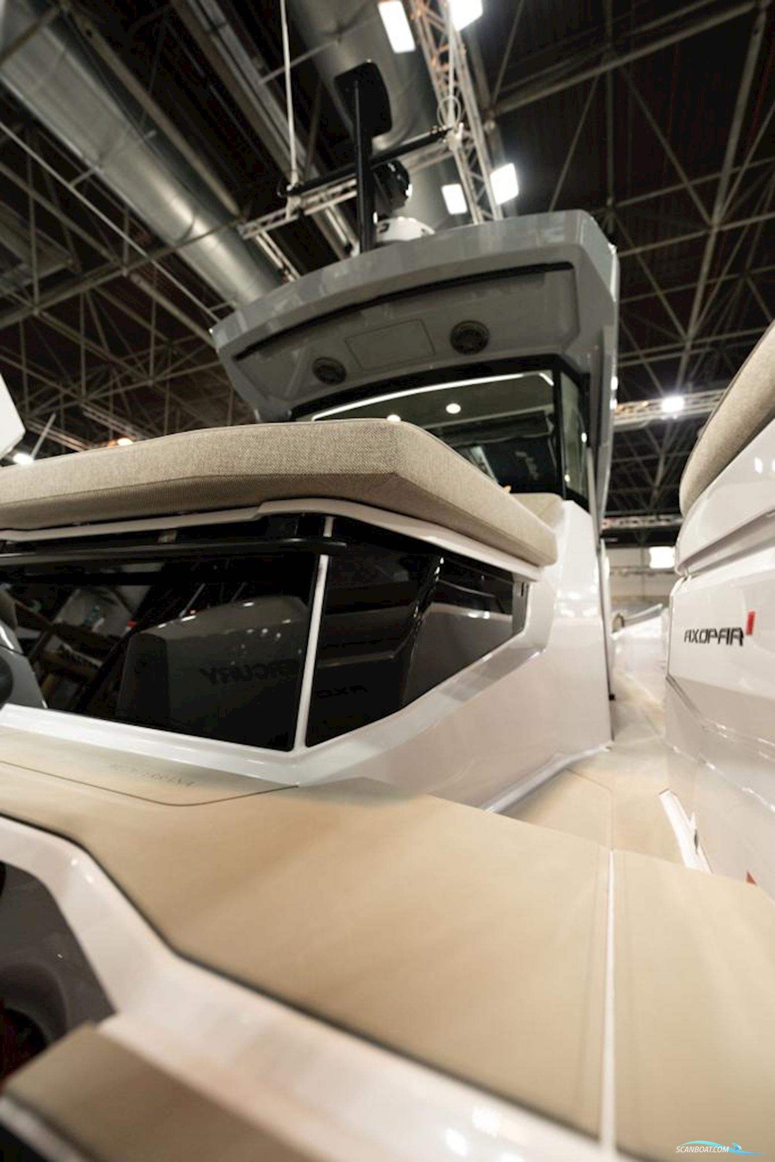 AXOPAR 29 Cross Cabin