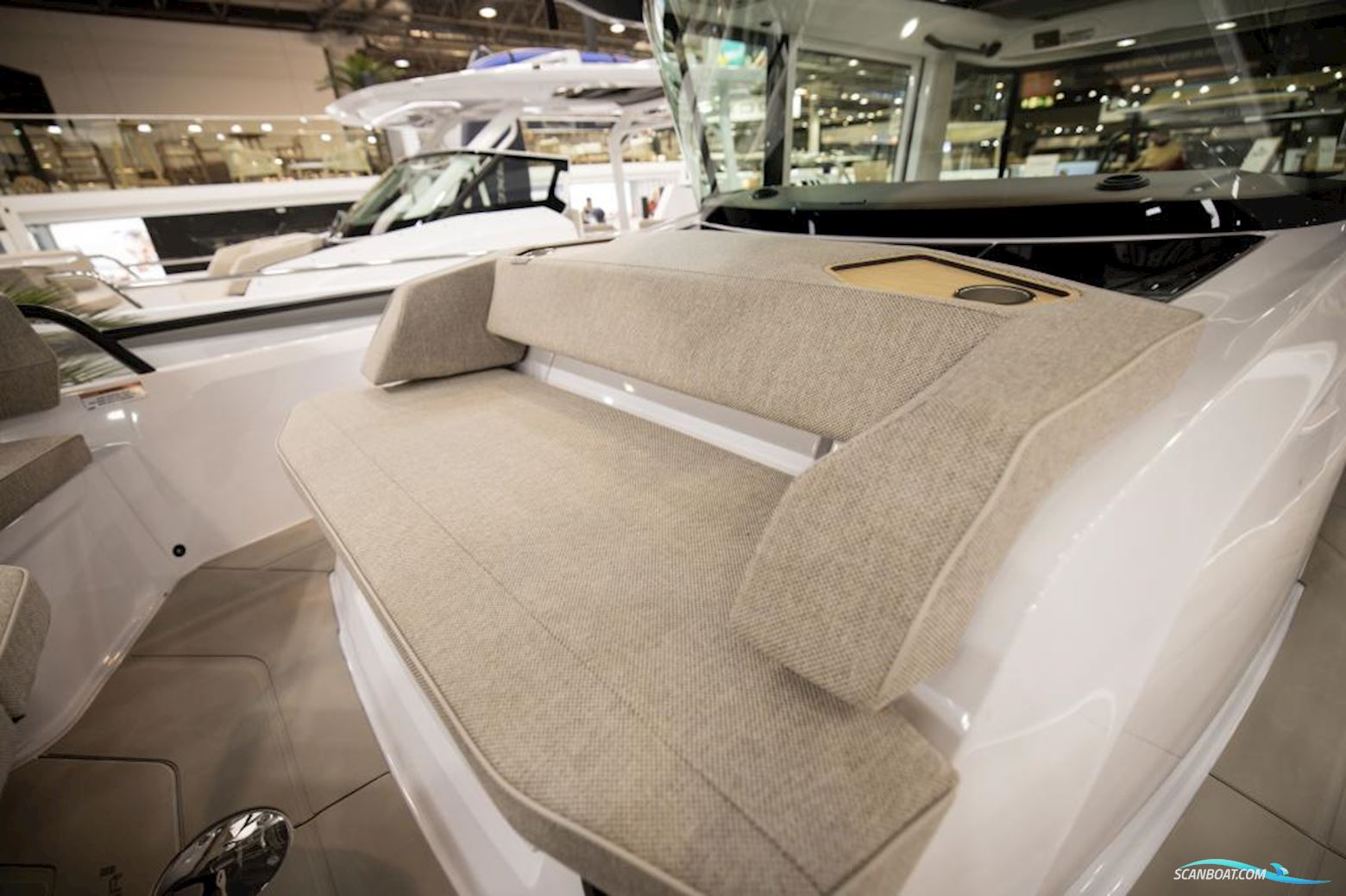 AXOPAR 29 Cross Cabin