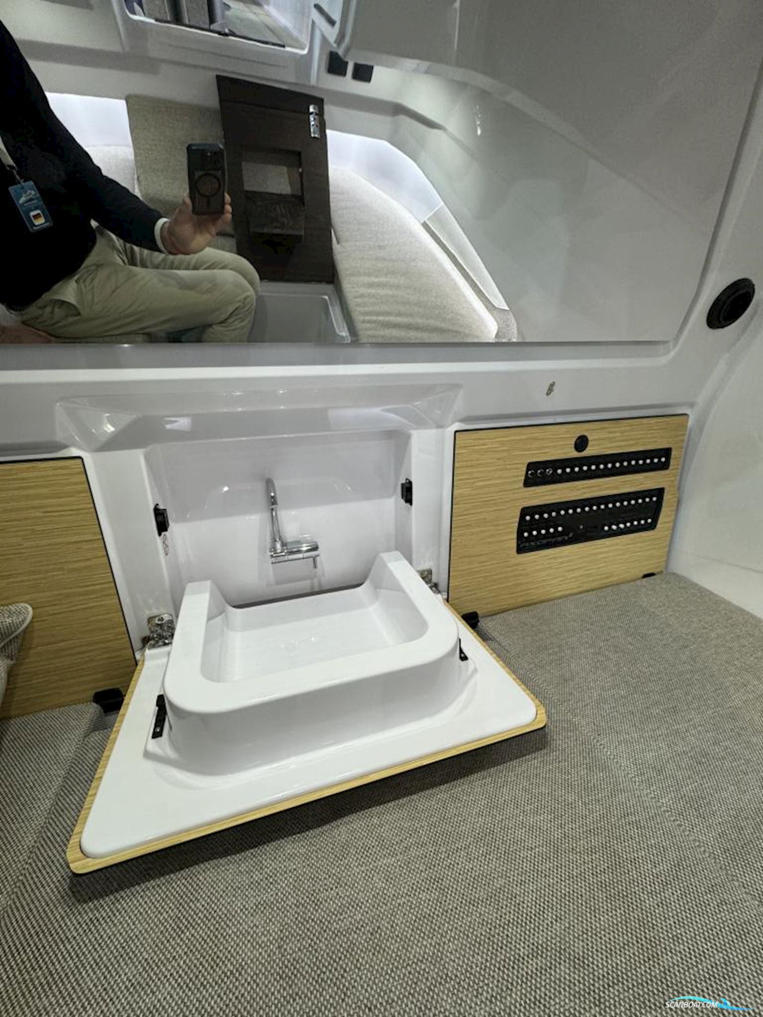 AXOPAR 29 Cross Cabin
