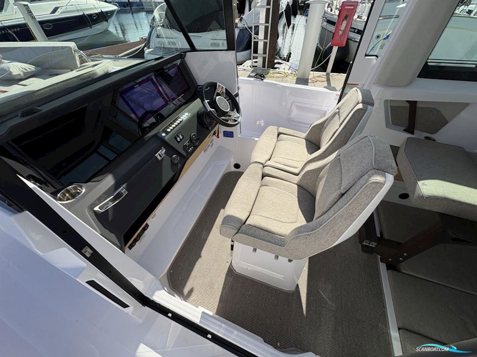AXOPAR 29 Cross Cabin