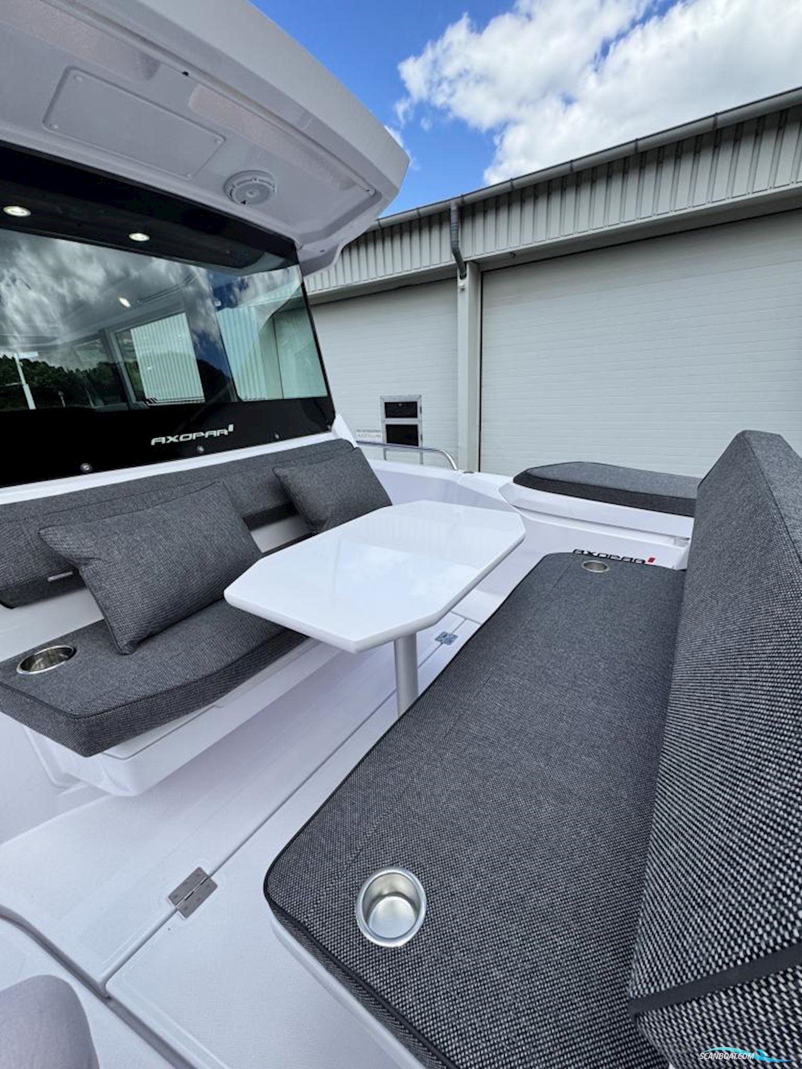 Axopar 29 Cross Cabin