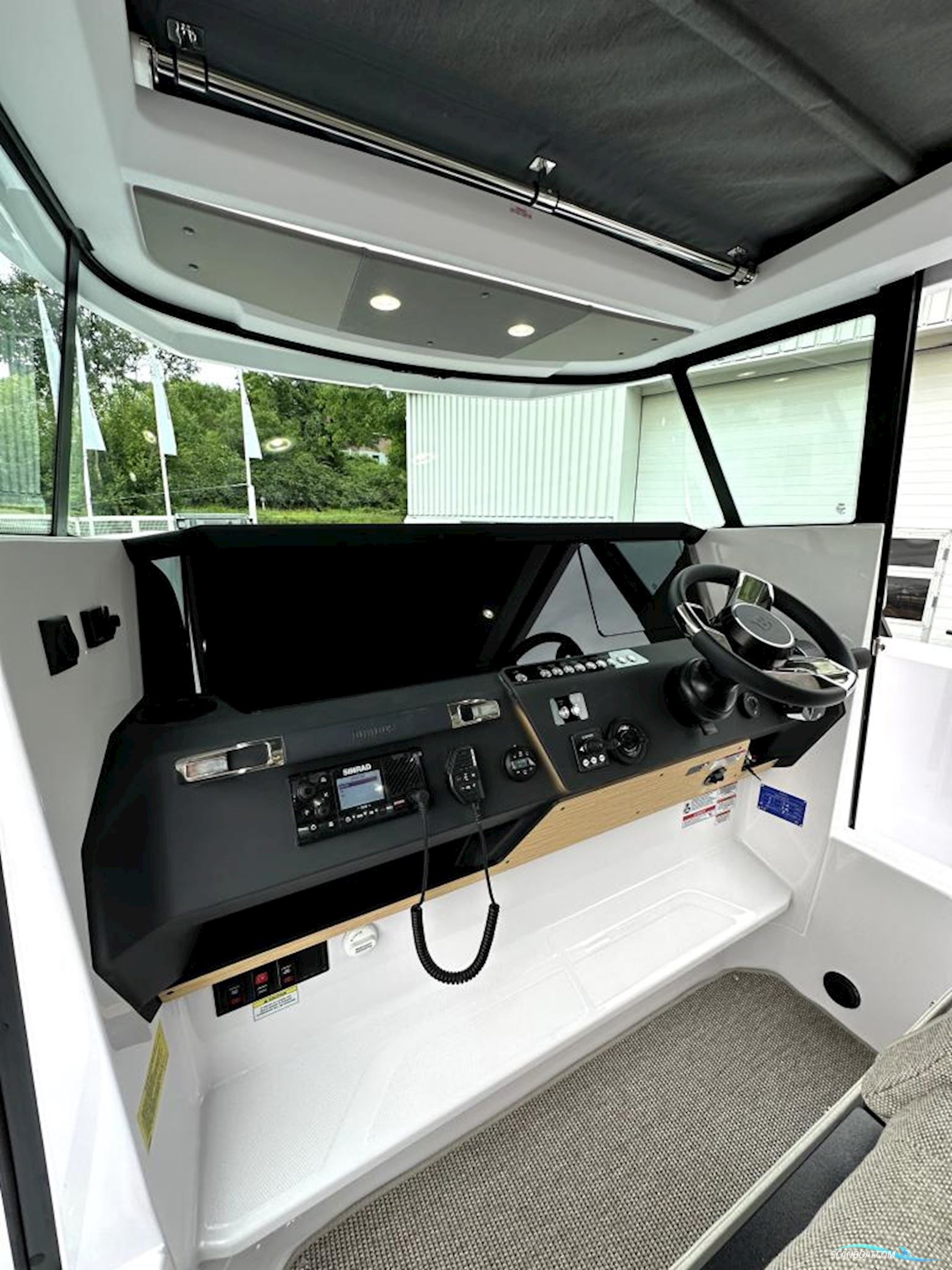 Axopar 29 XC Cross Cabin