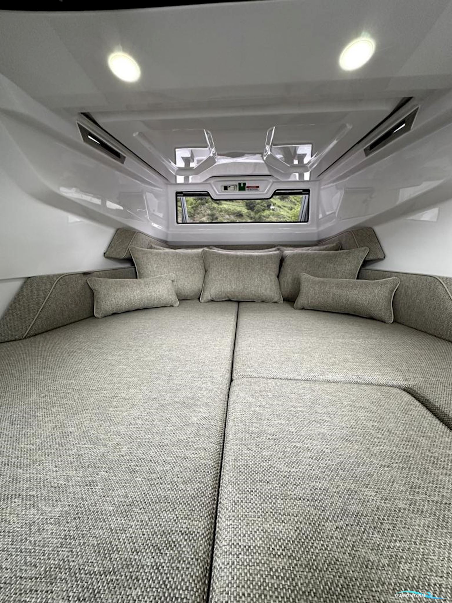 Axopar 29 XC Cross Cabin