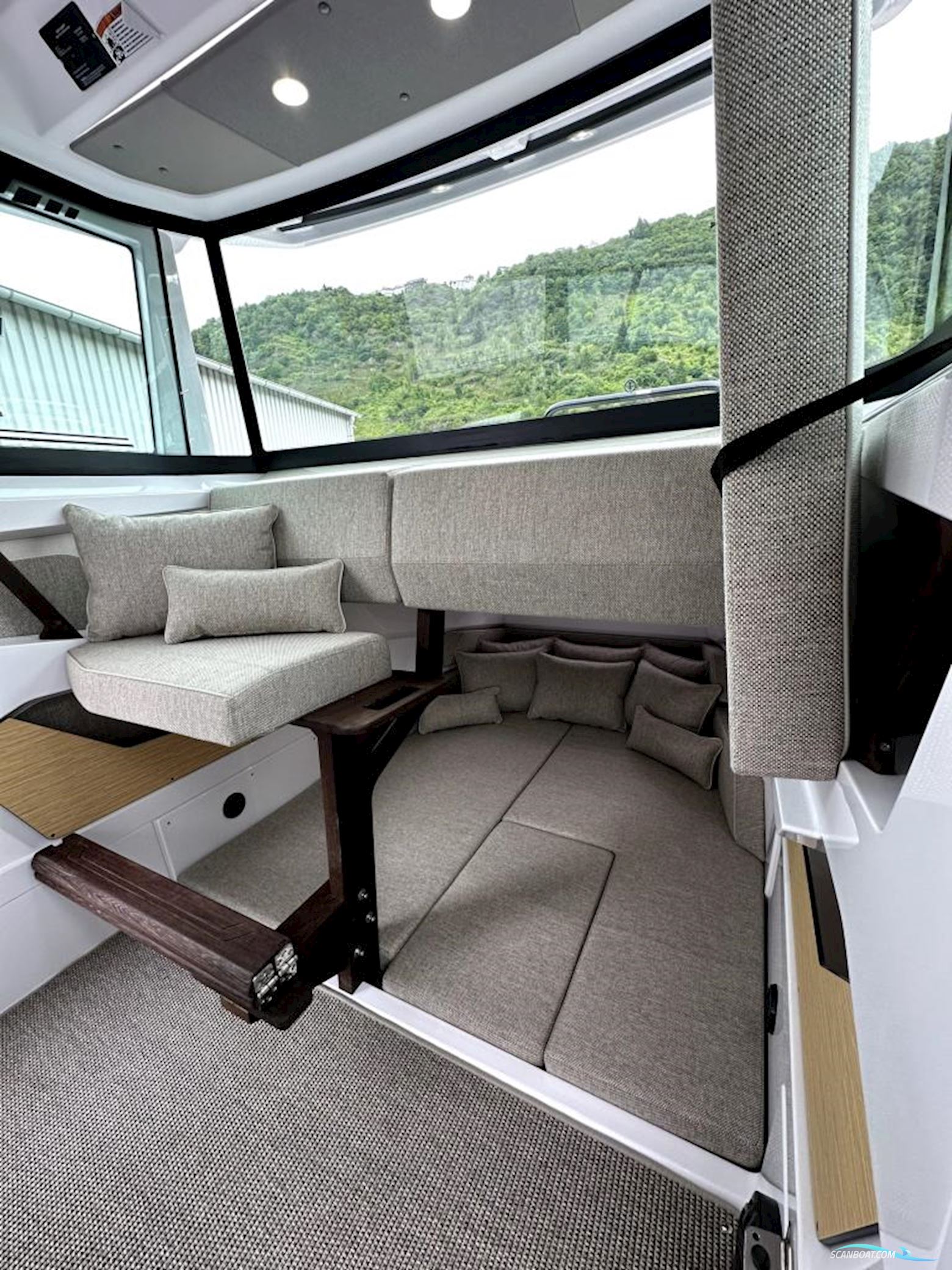 Axopar 29 XC Cross Cabin
