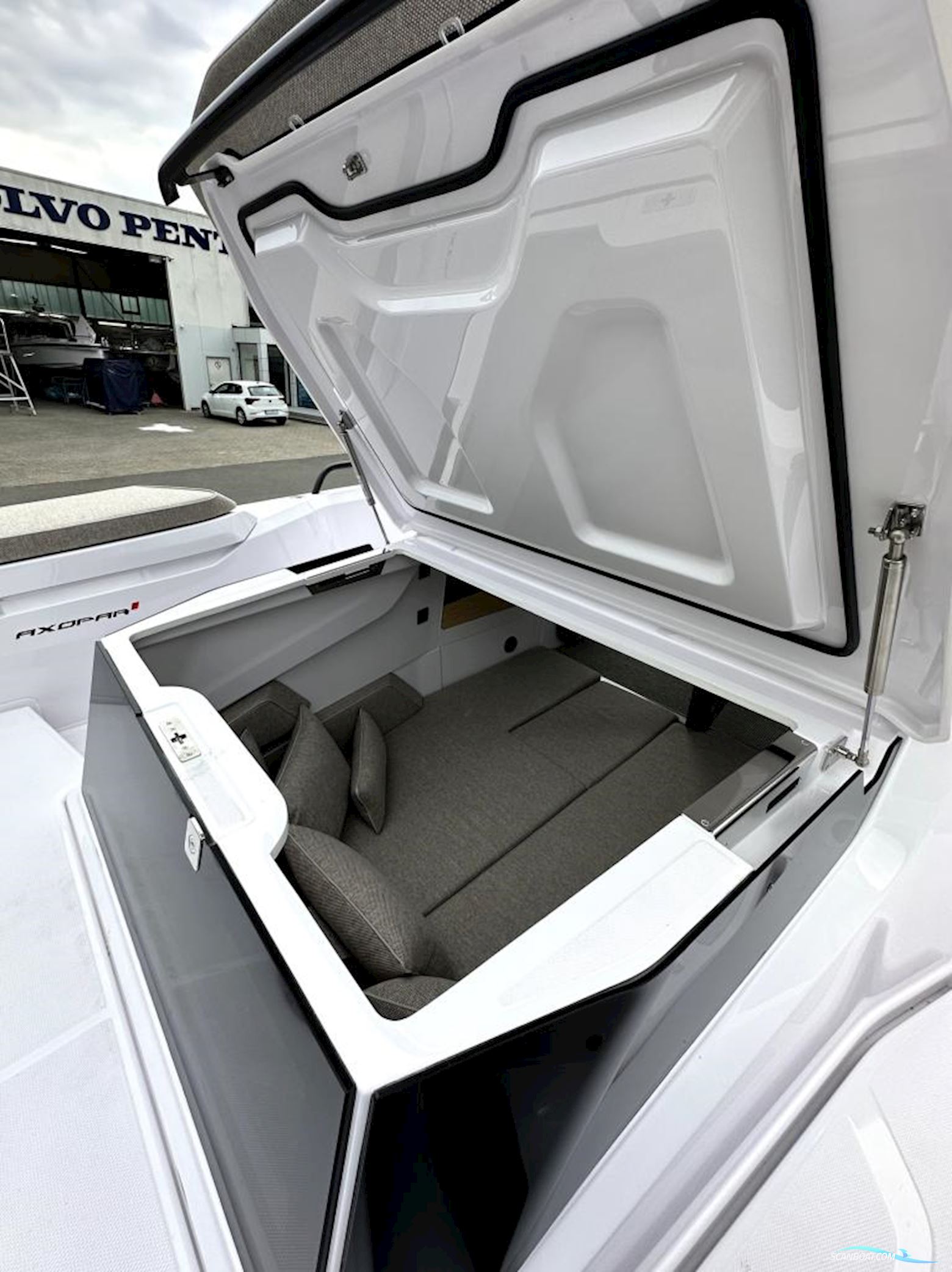 Axopar 29 XC Cross Cabin