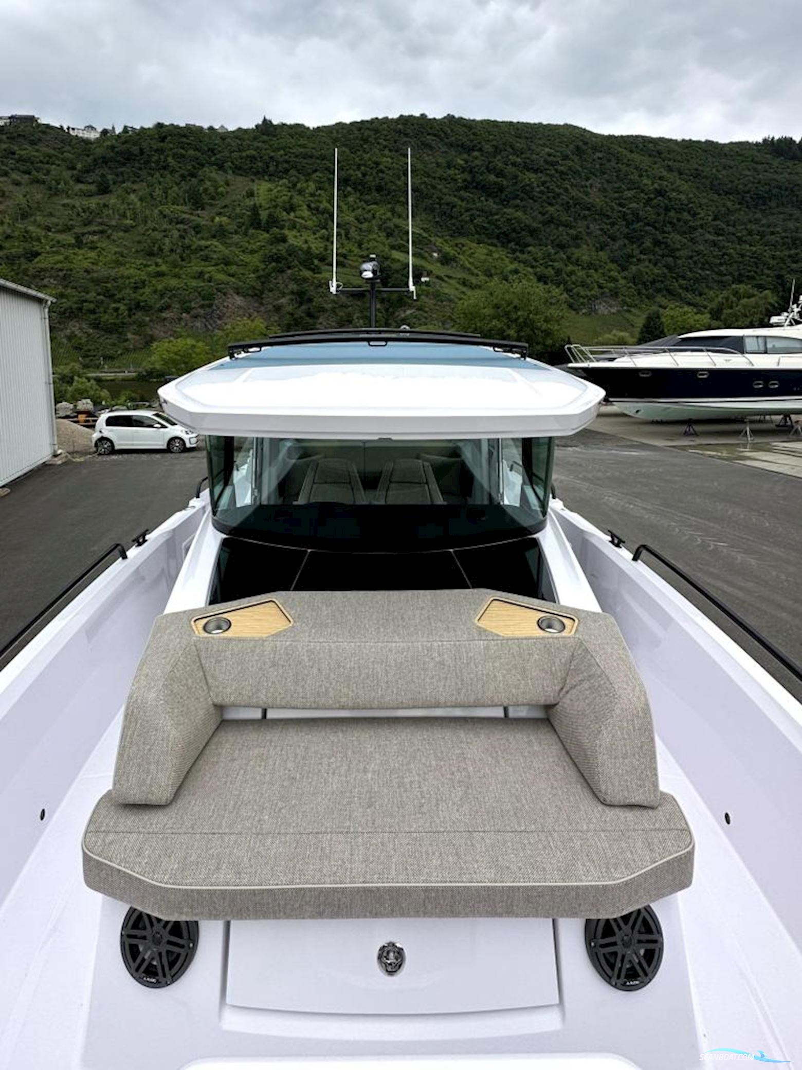 Axopar 29 XC Cross Cabin