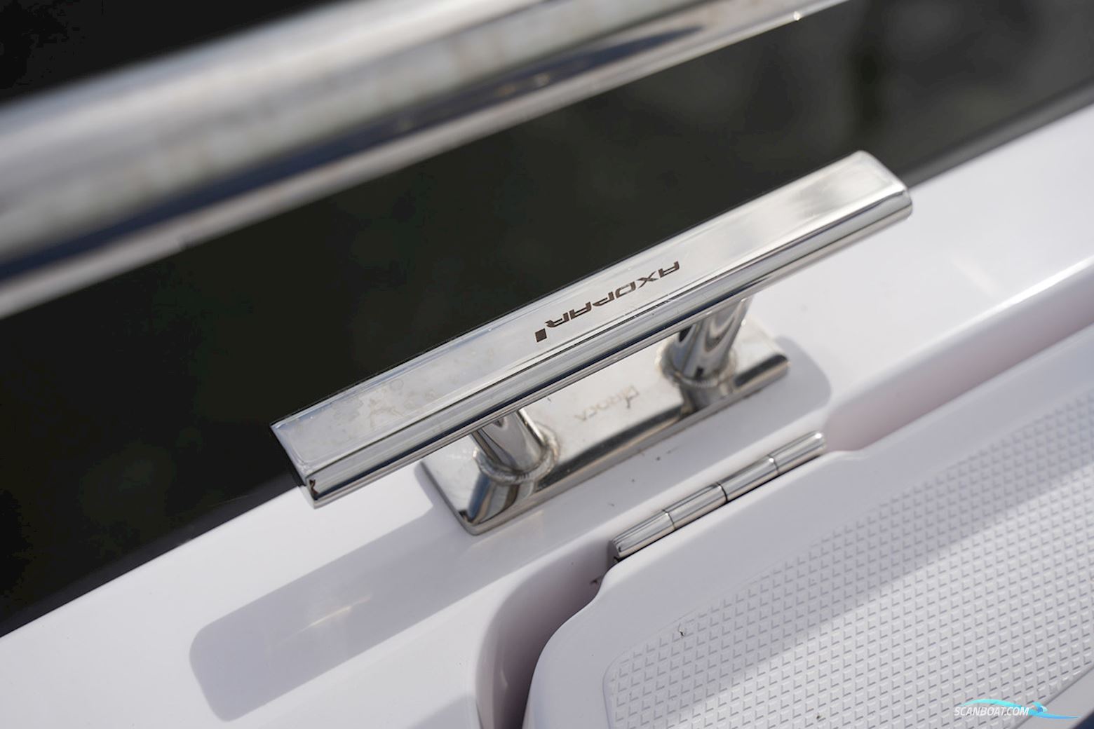 AXOPAR 29 XC Cross Cabin