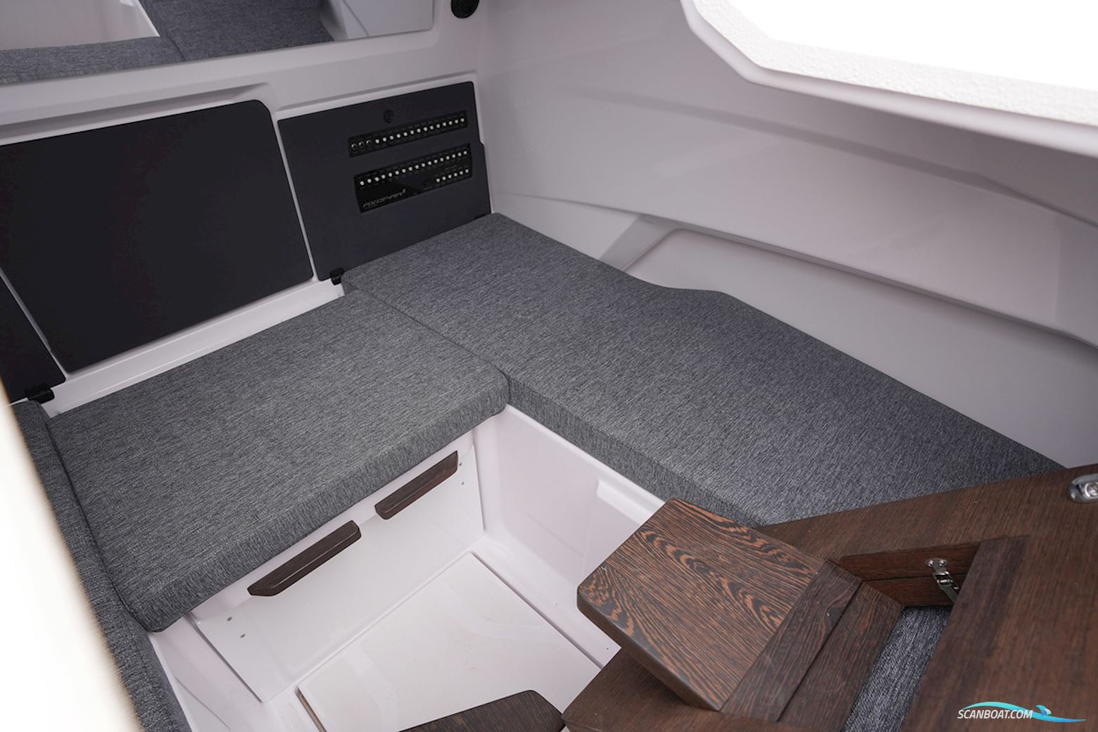 AXOPAR 29 XC Cross Cabin