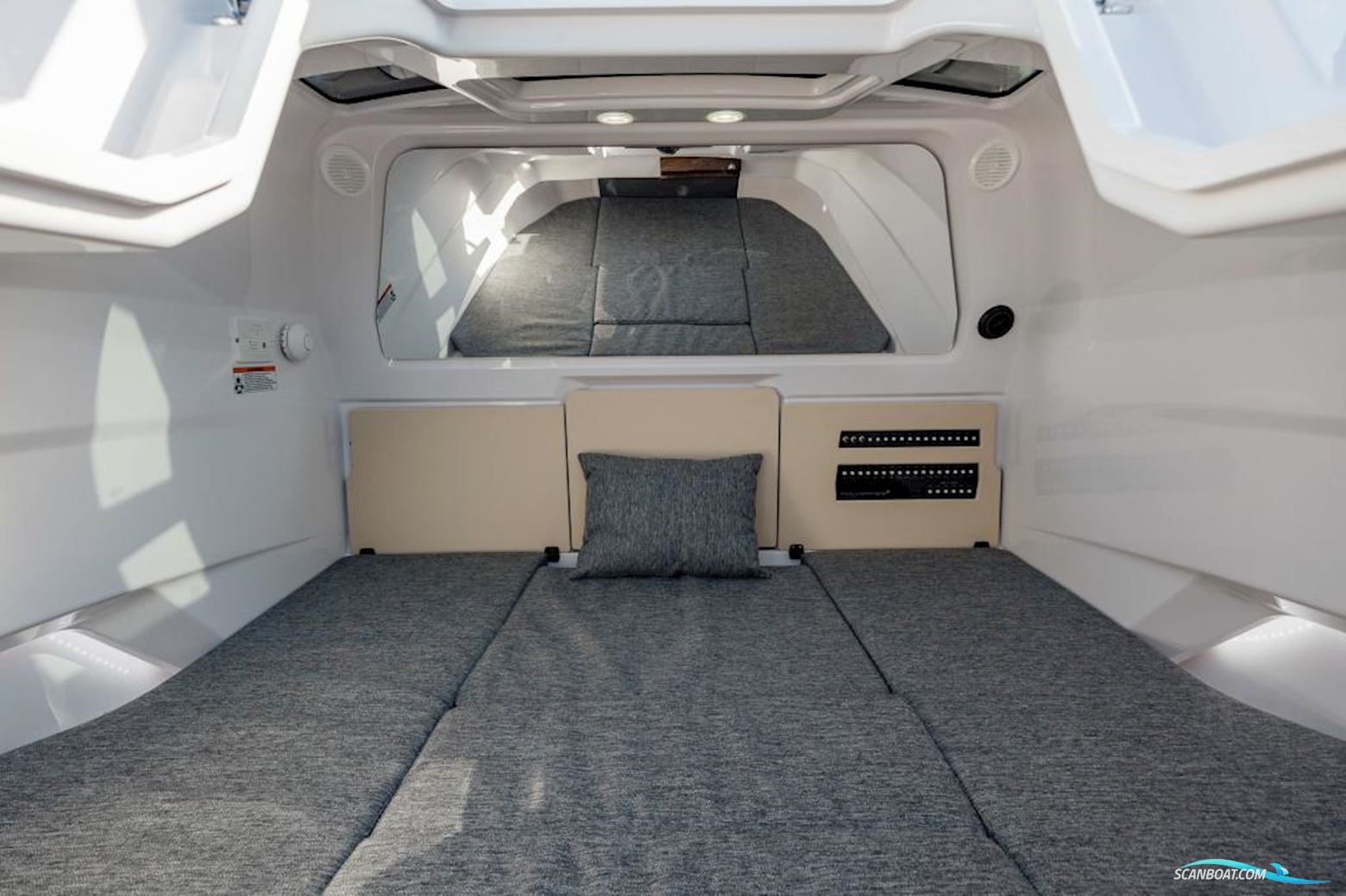 AXOPAR 29 XC Cross Cabin