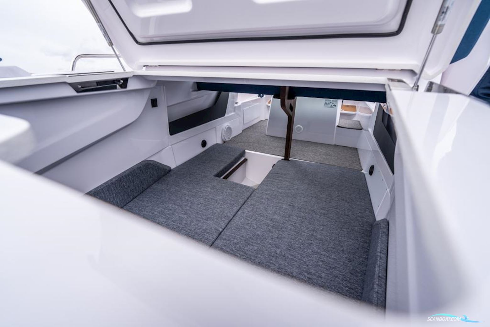 Axopar 29 XC Cross Cabin
