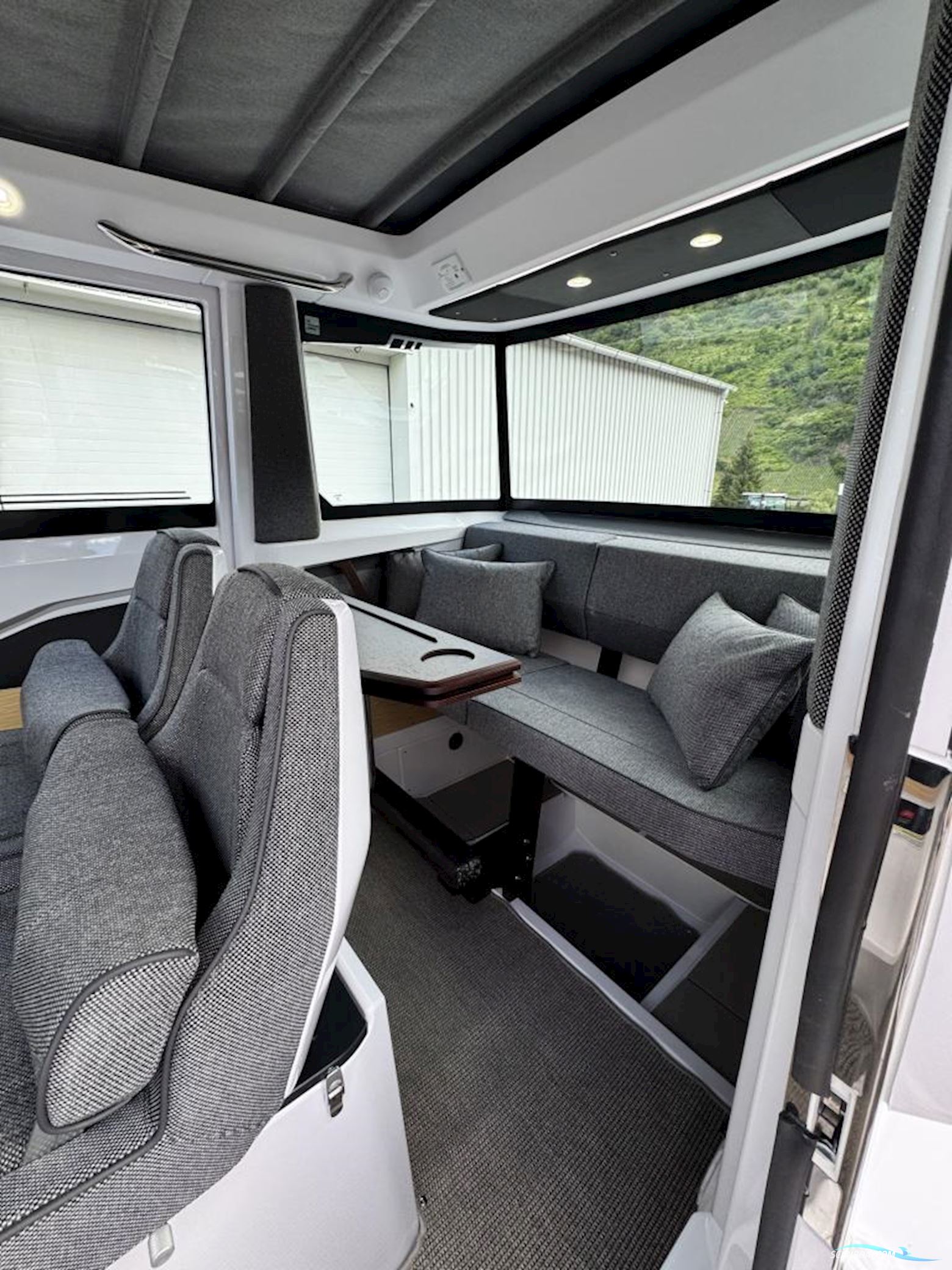 Axopar 29 XC Cross Cabin