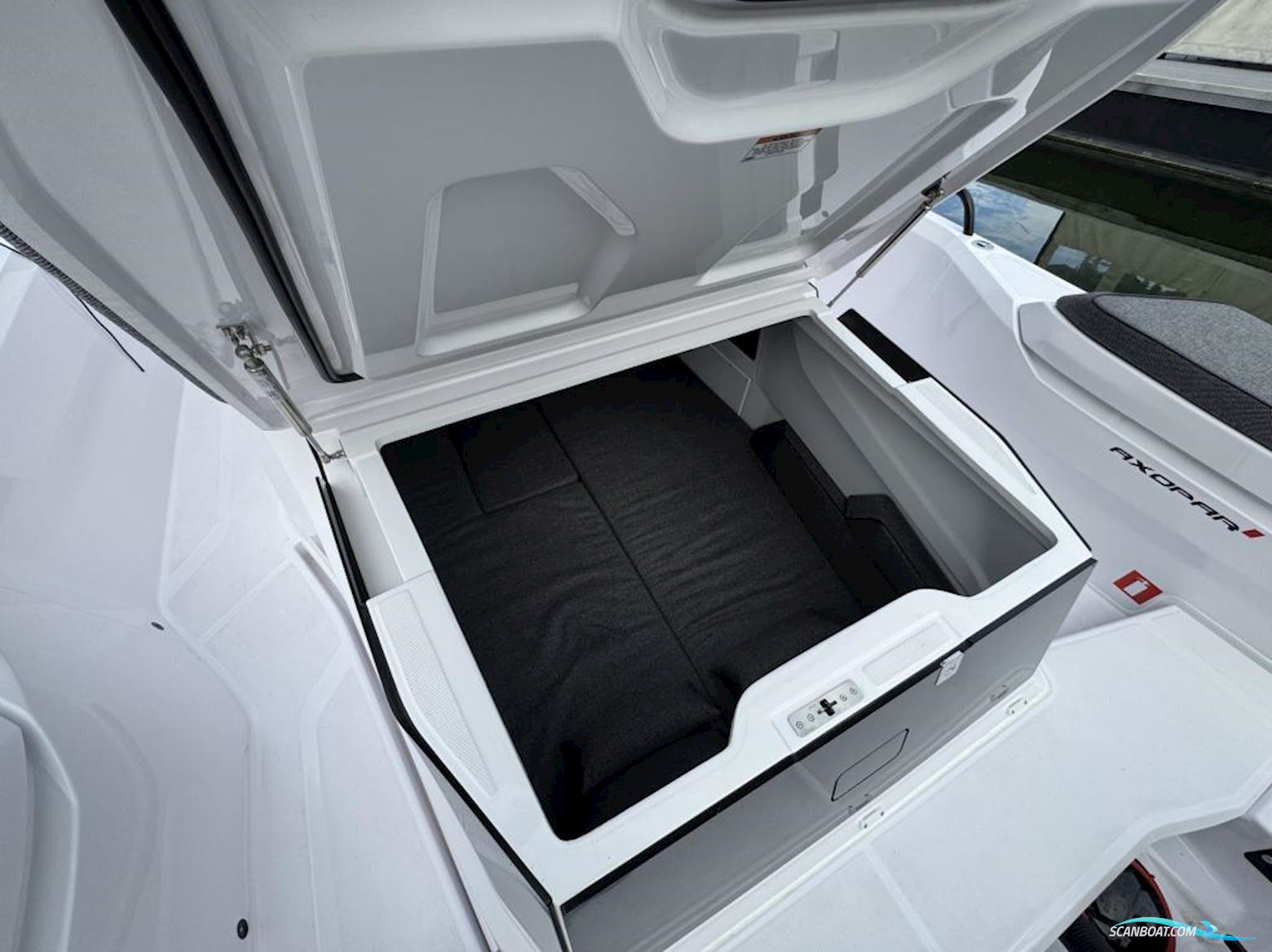 Axopar 29 XC Cross Cabin