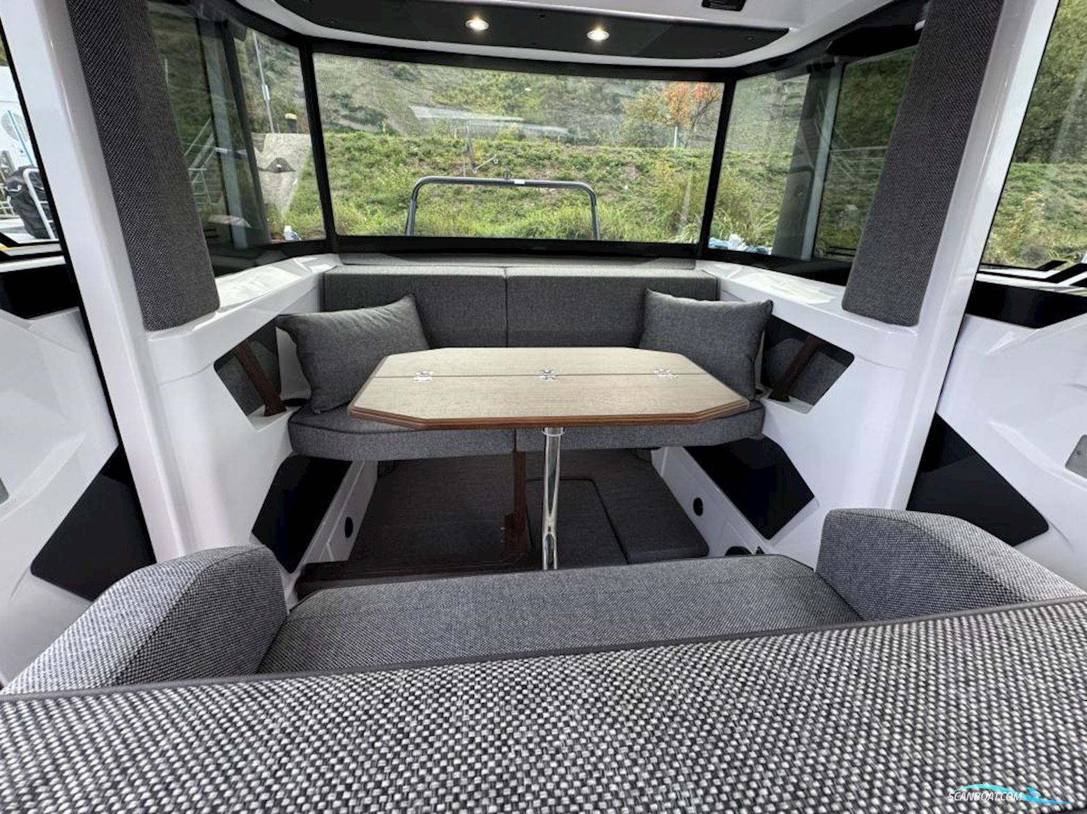 Axopar 29 XC Cross Cabin