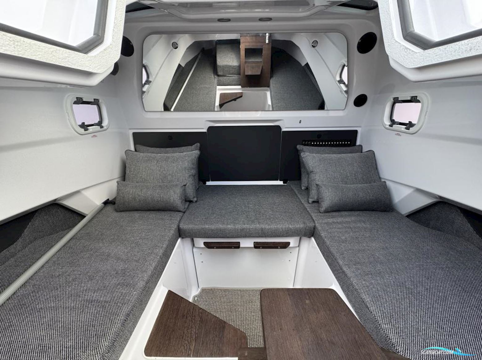 Axopar 29 XC Cross Cabin