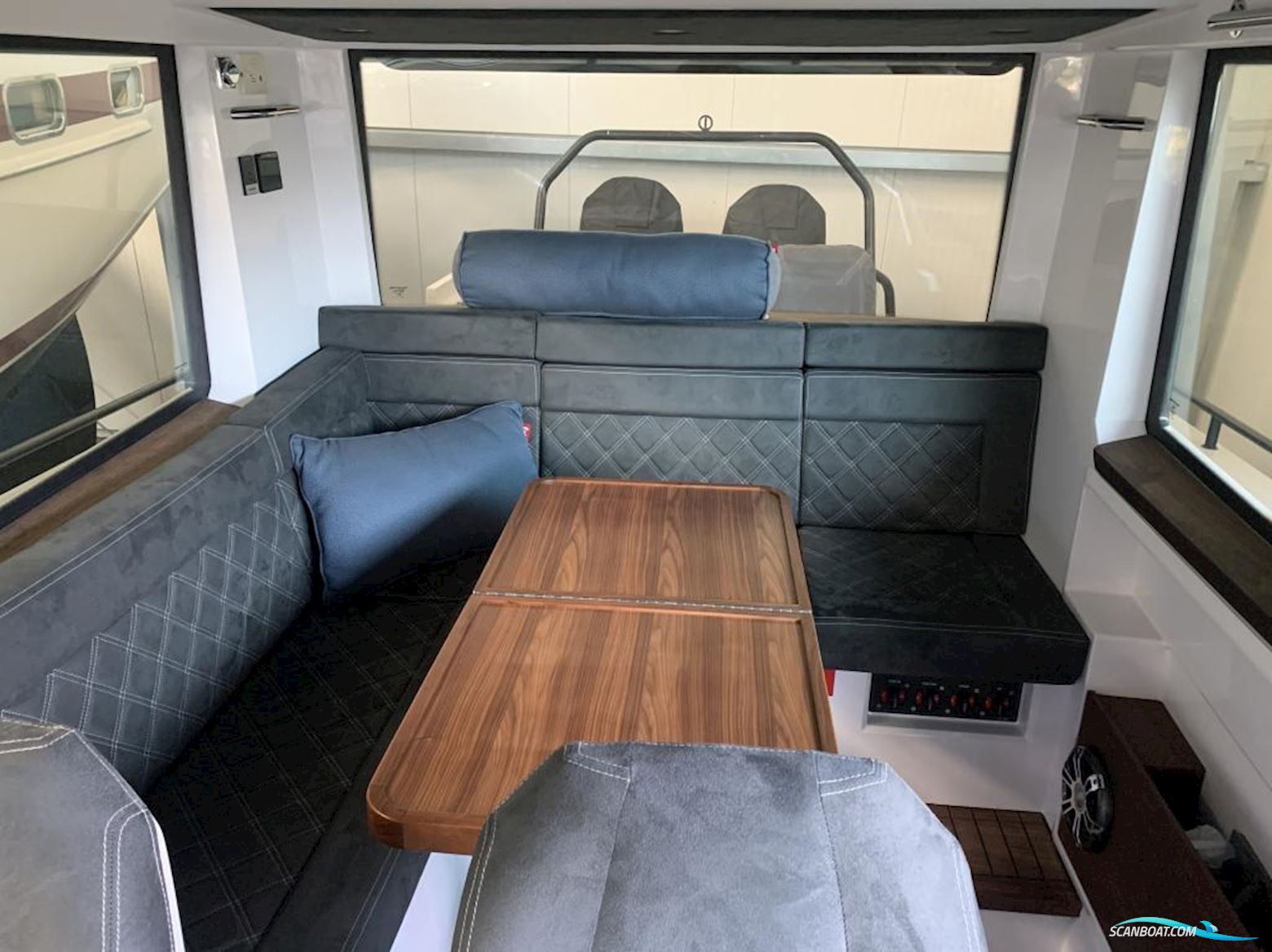 Axopar 37 Cabin - Reserviert