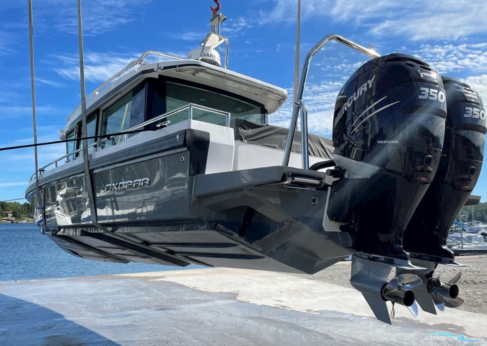 Axopar 37 Cabin Aft Cabin