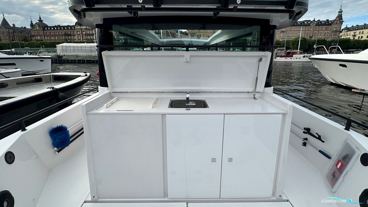 AXOPAR 37 Cabin