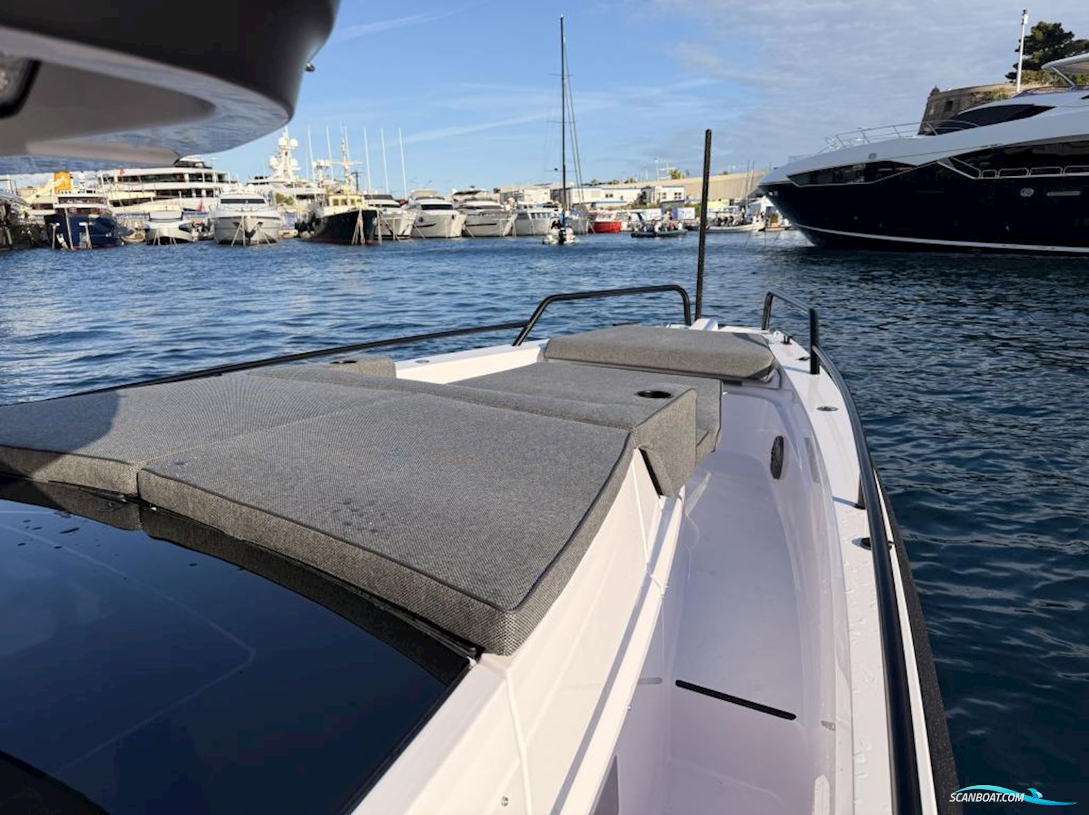Axopar 37 Cross Cabin - Reserviert
