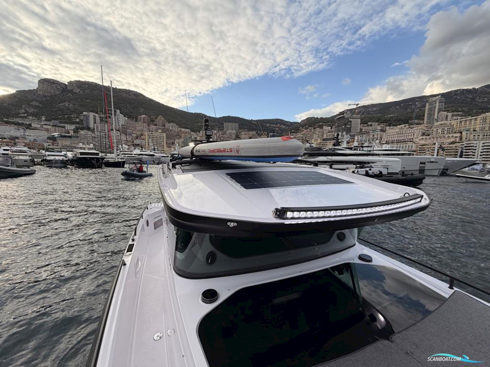 Axopar 37 Cross Cabin - Reserviert