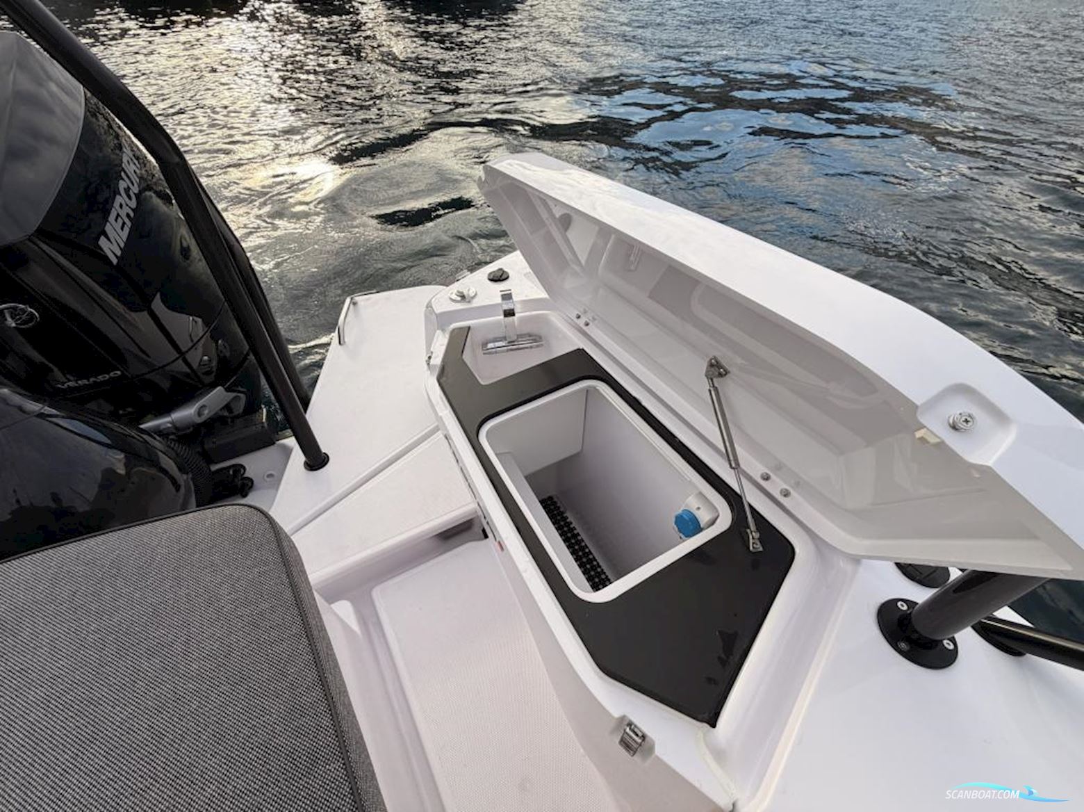 Axopar 37 Cross Cabin - Reserviert