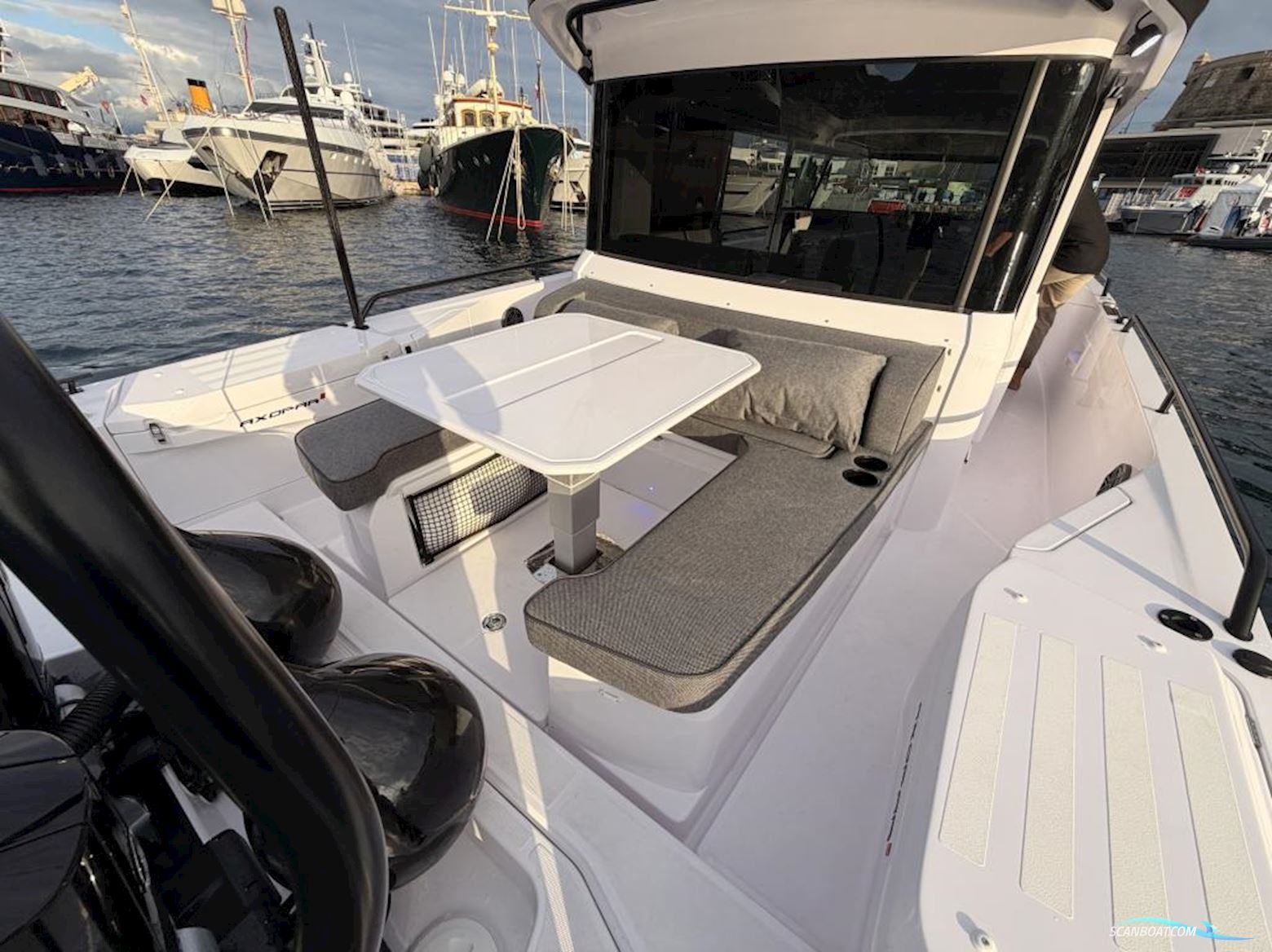 Axopar 37 Cross Cabin - Reserviert