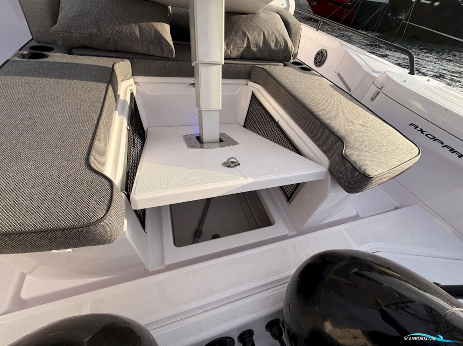 Axopar 37 Cross Cabin - Reserviert