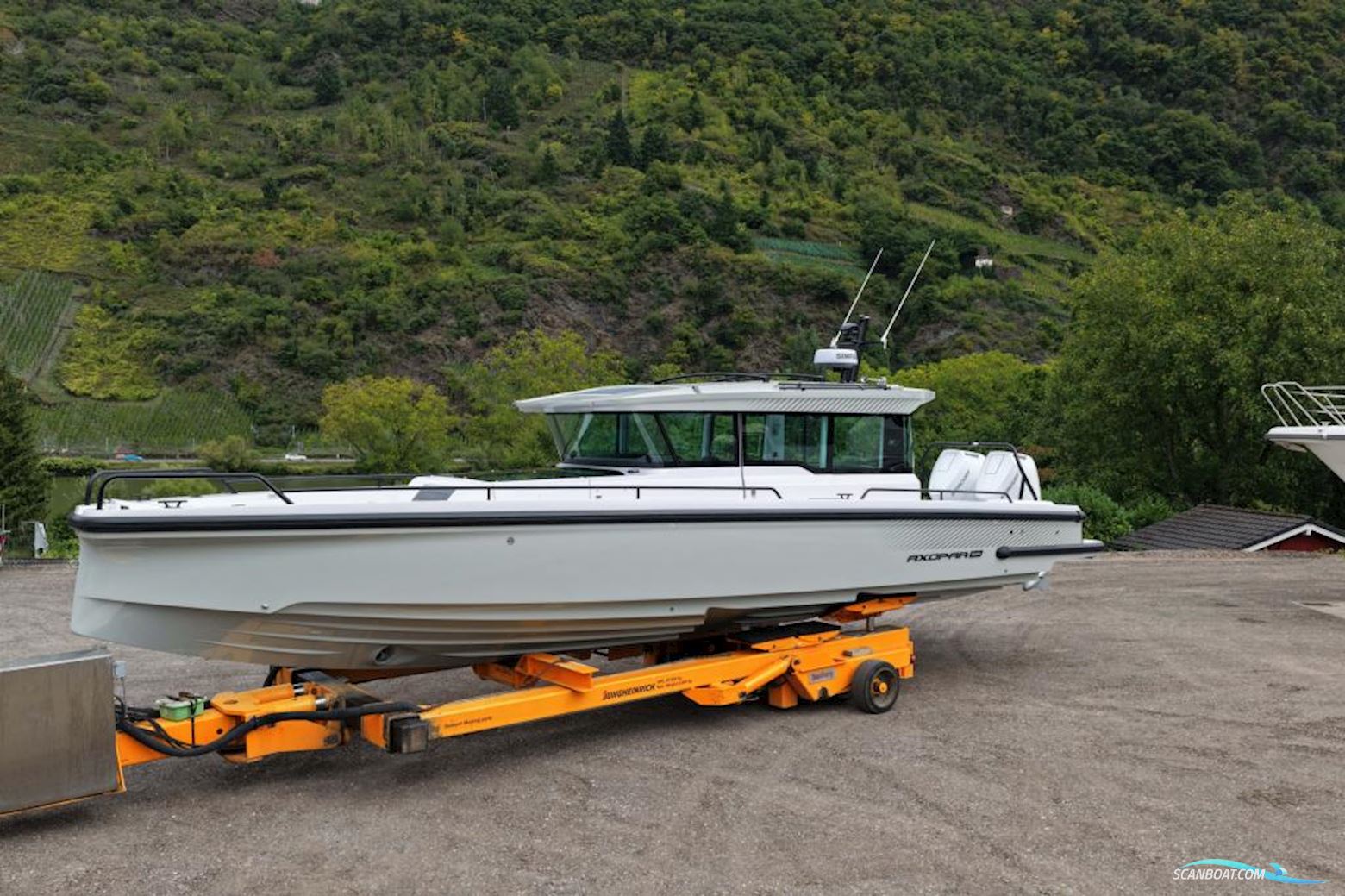 AXOPAR 37 Cross Cabin - U-Sofa