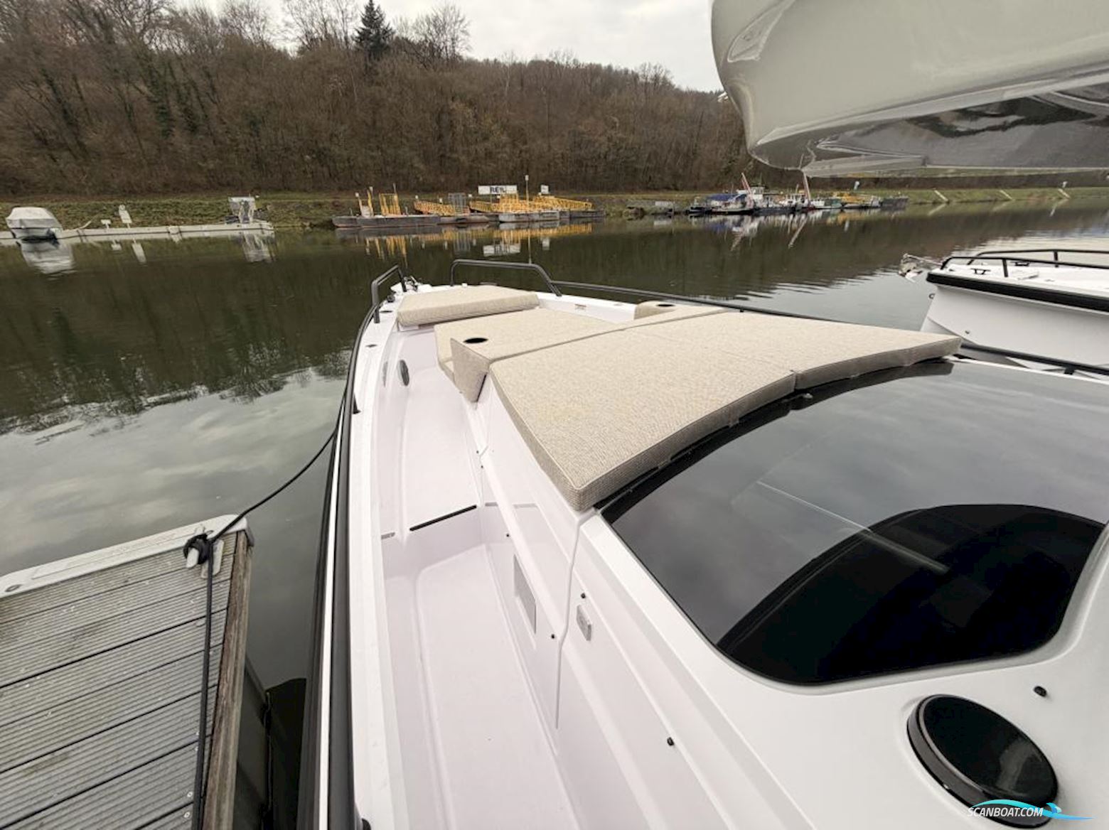 Axopar 37 Cross Cabin - U-Sofa