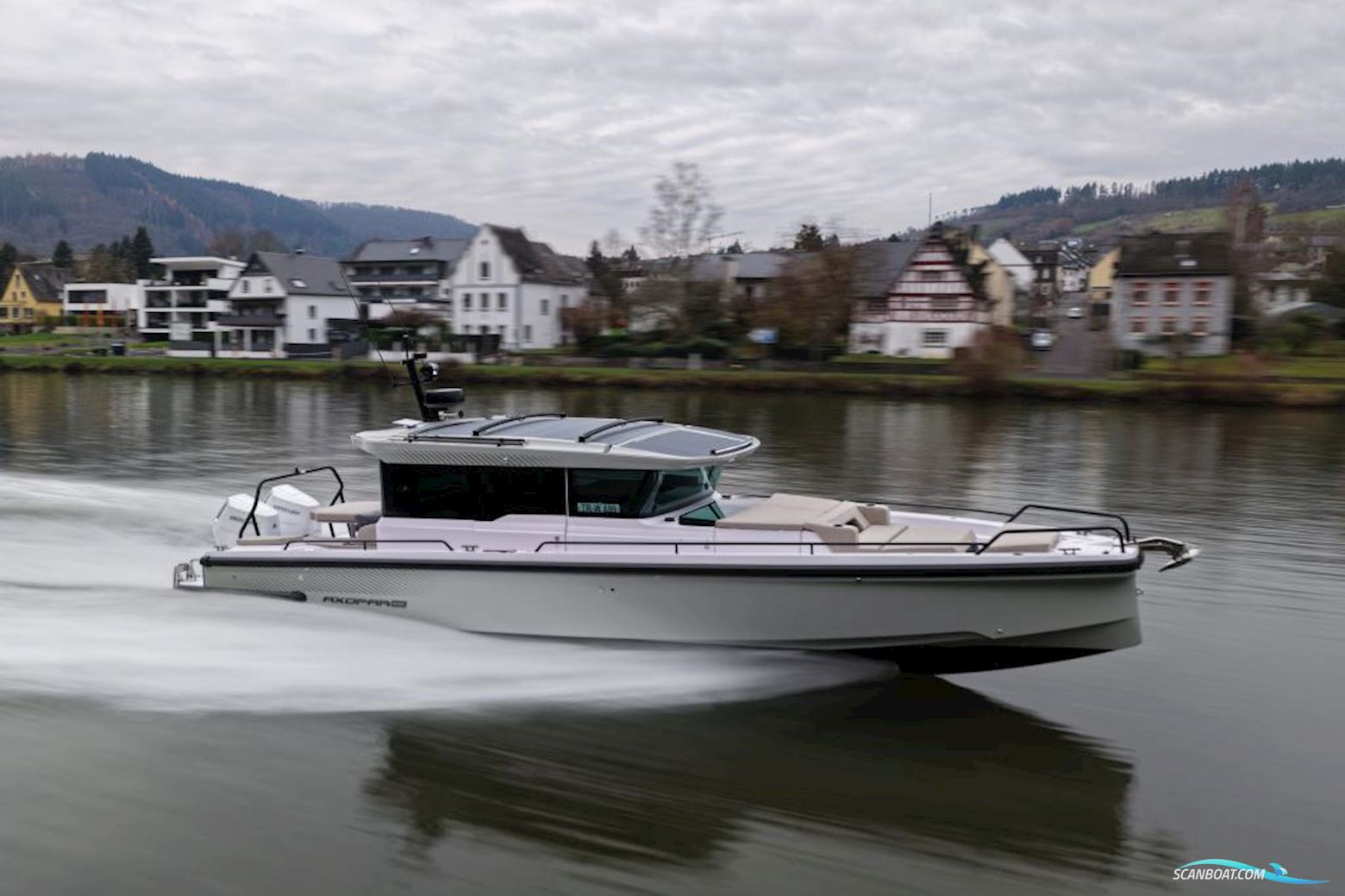 Axopar 37 Cross Cabin - U-Sofa