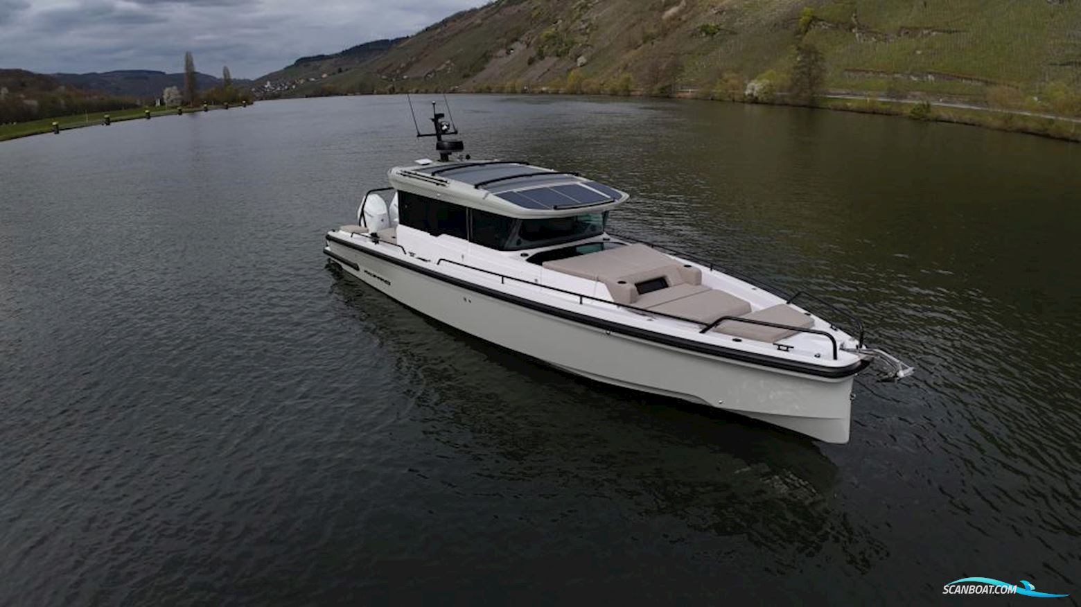 Axopar 37 Cross Cabin - U-Sofa Motorbåd 2025, med Mercury motor, Tyskland