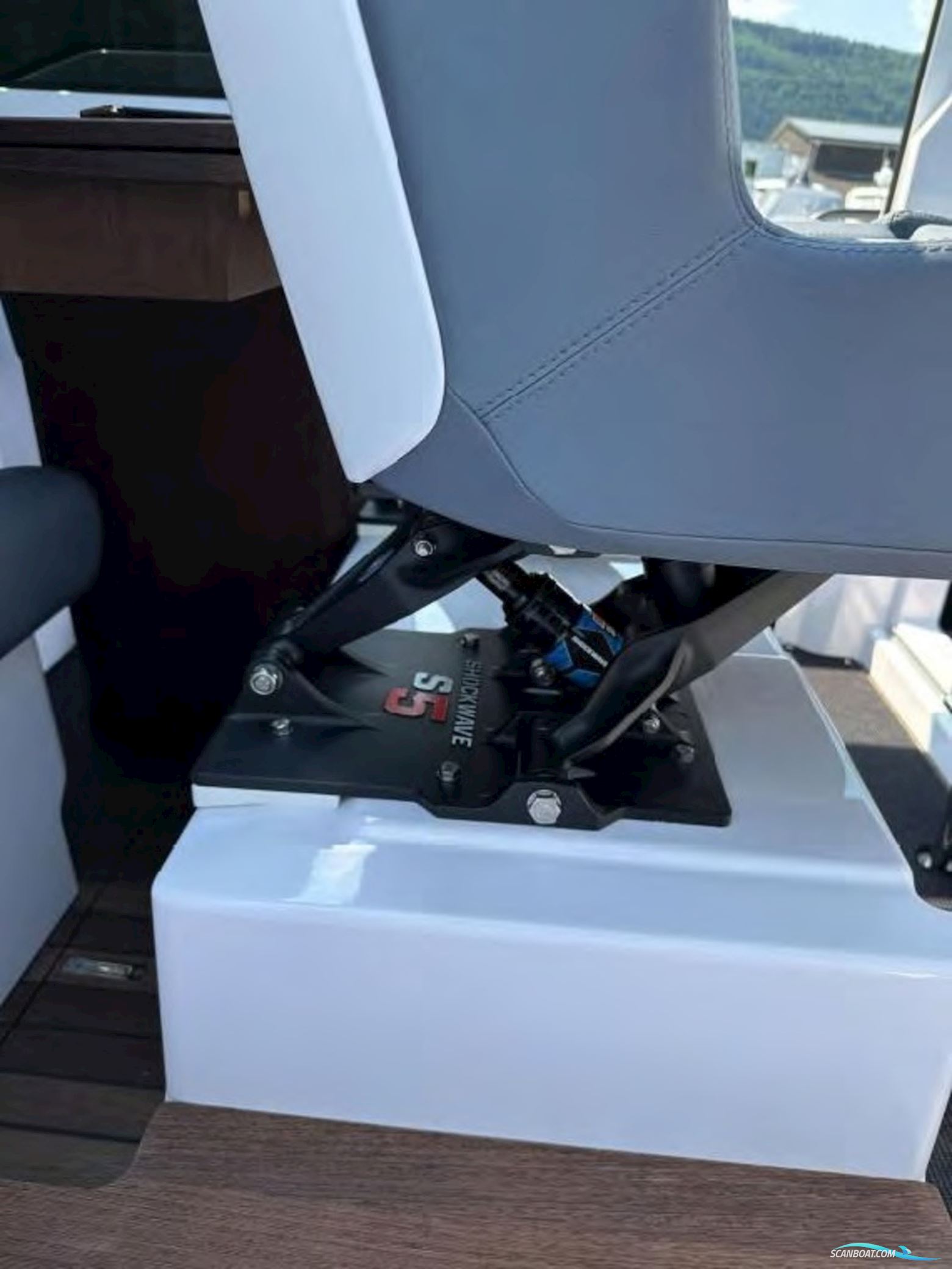 Axopar 37 Cross Cabin Brabus Line