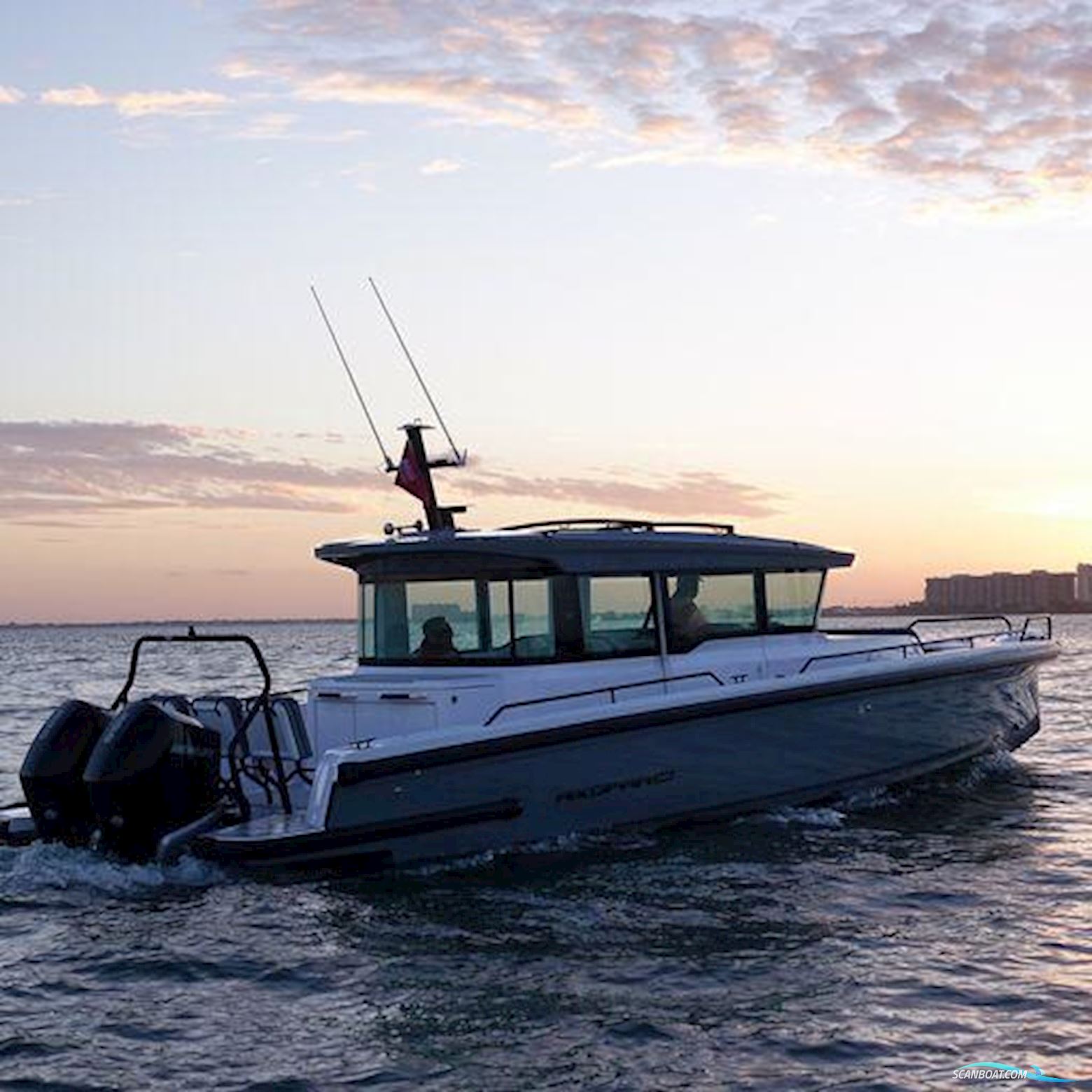 Axopar 37 Cross Cabin