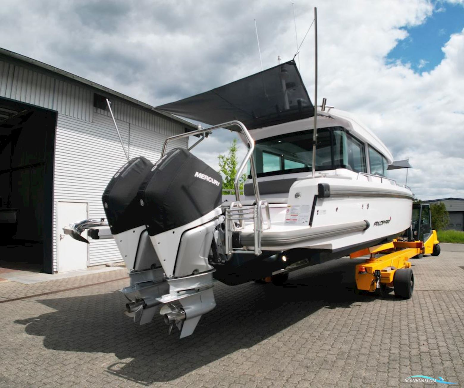 AXOPAR 37 Cross Cabin