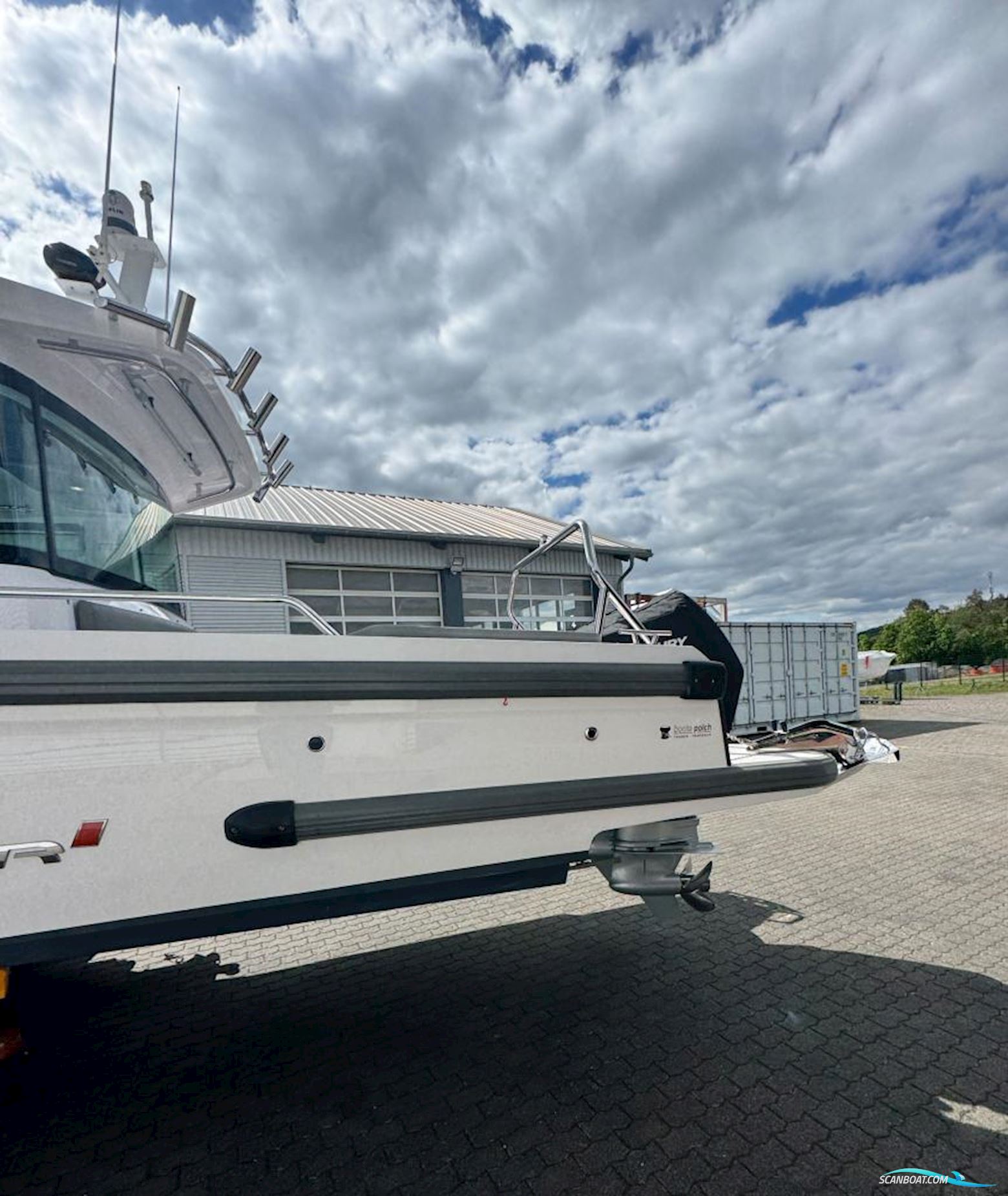 AXOPAR 37 Cross Cabin