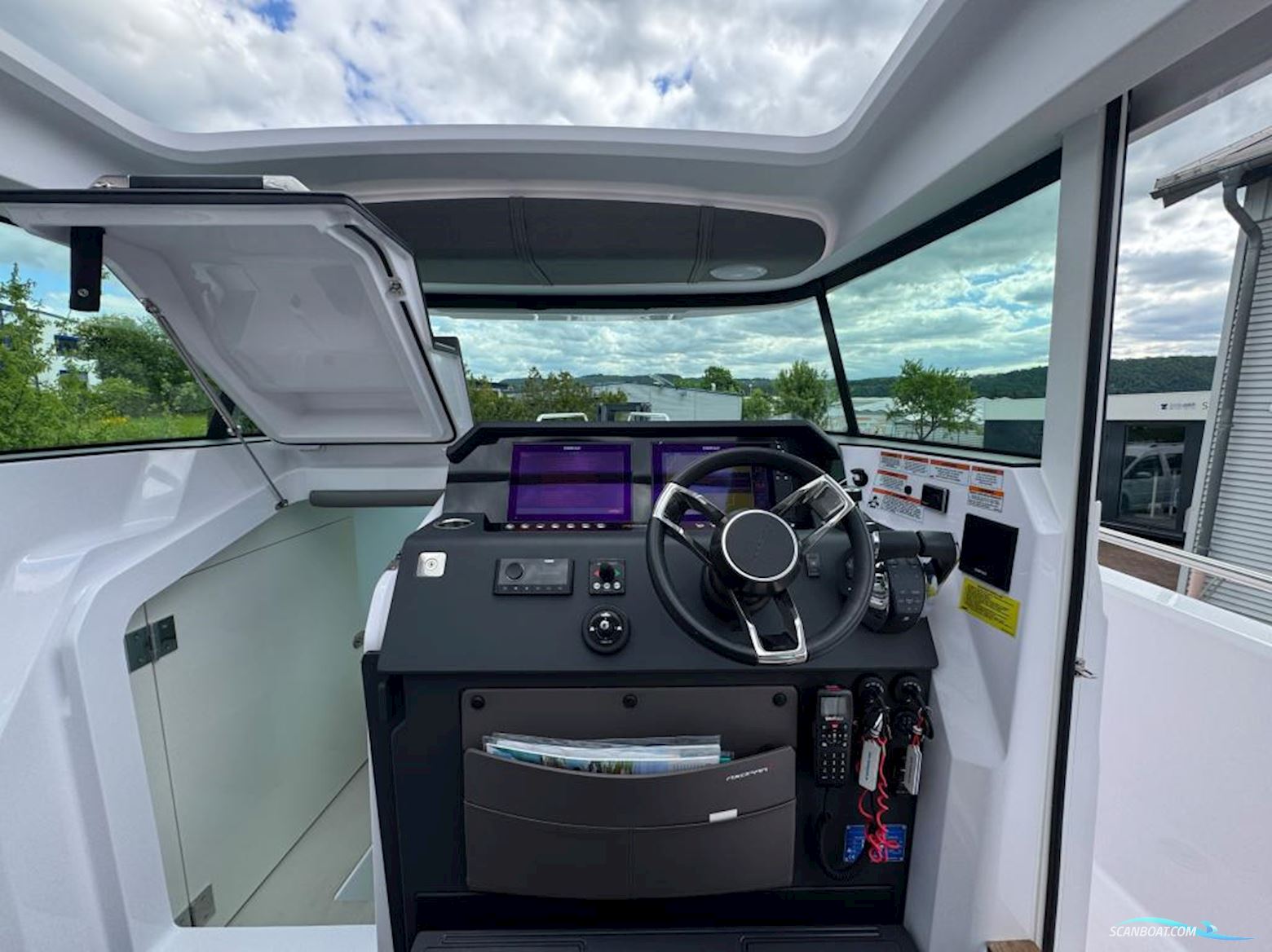 AXOPAR 37 Cross Cabin
