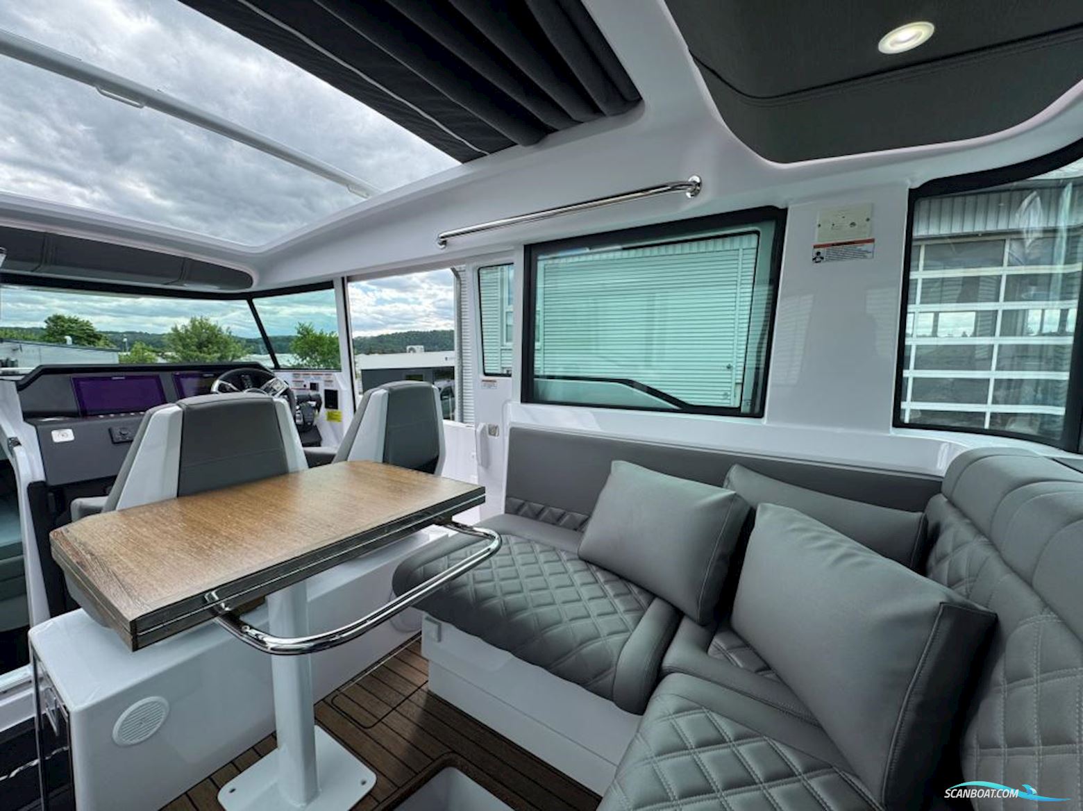 AXOPAR 37 Cross Cabin