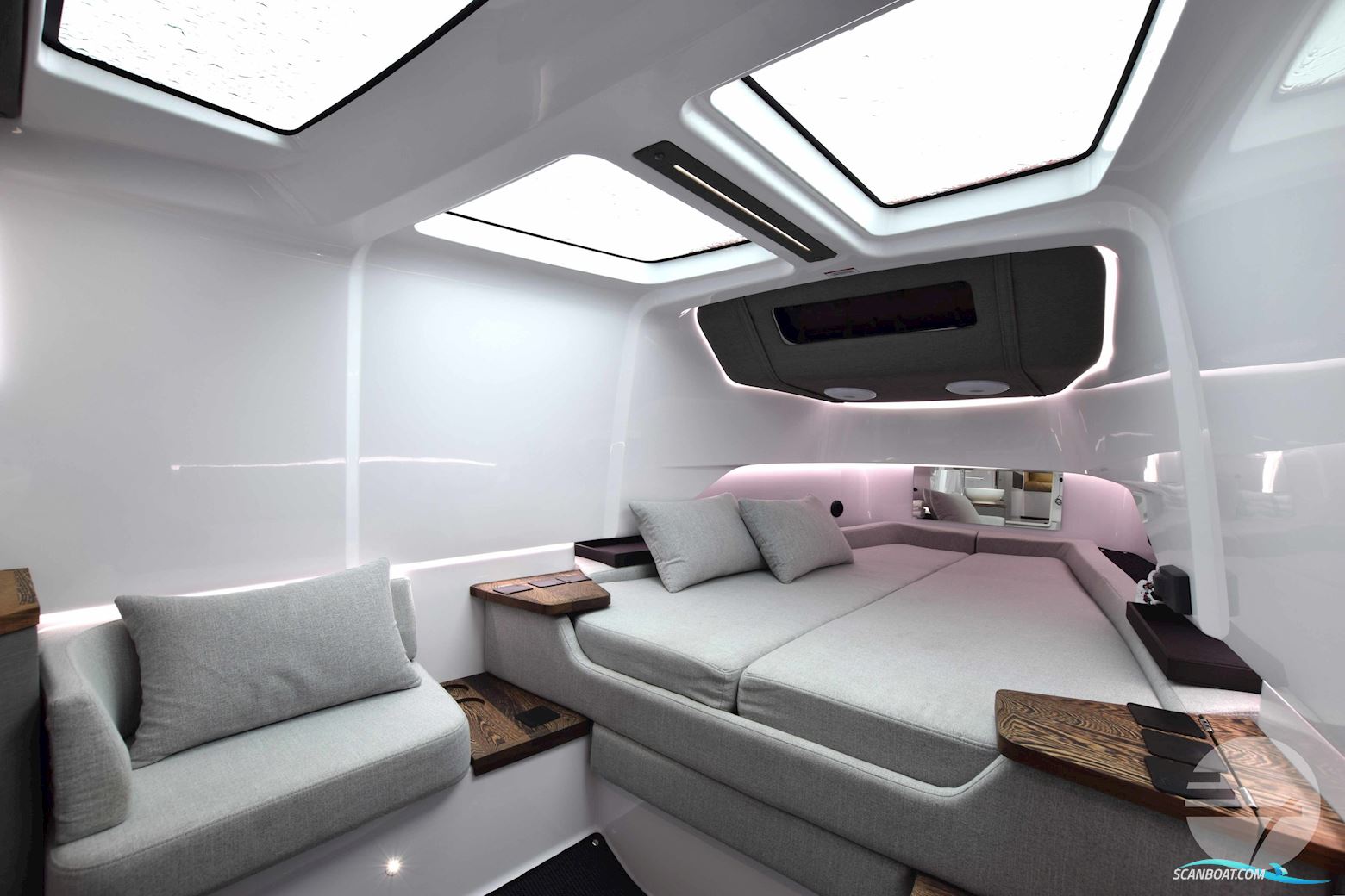 AXOPAR 37 Cross Cabin