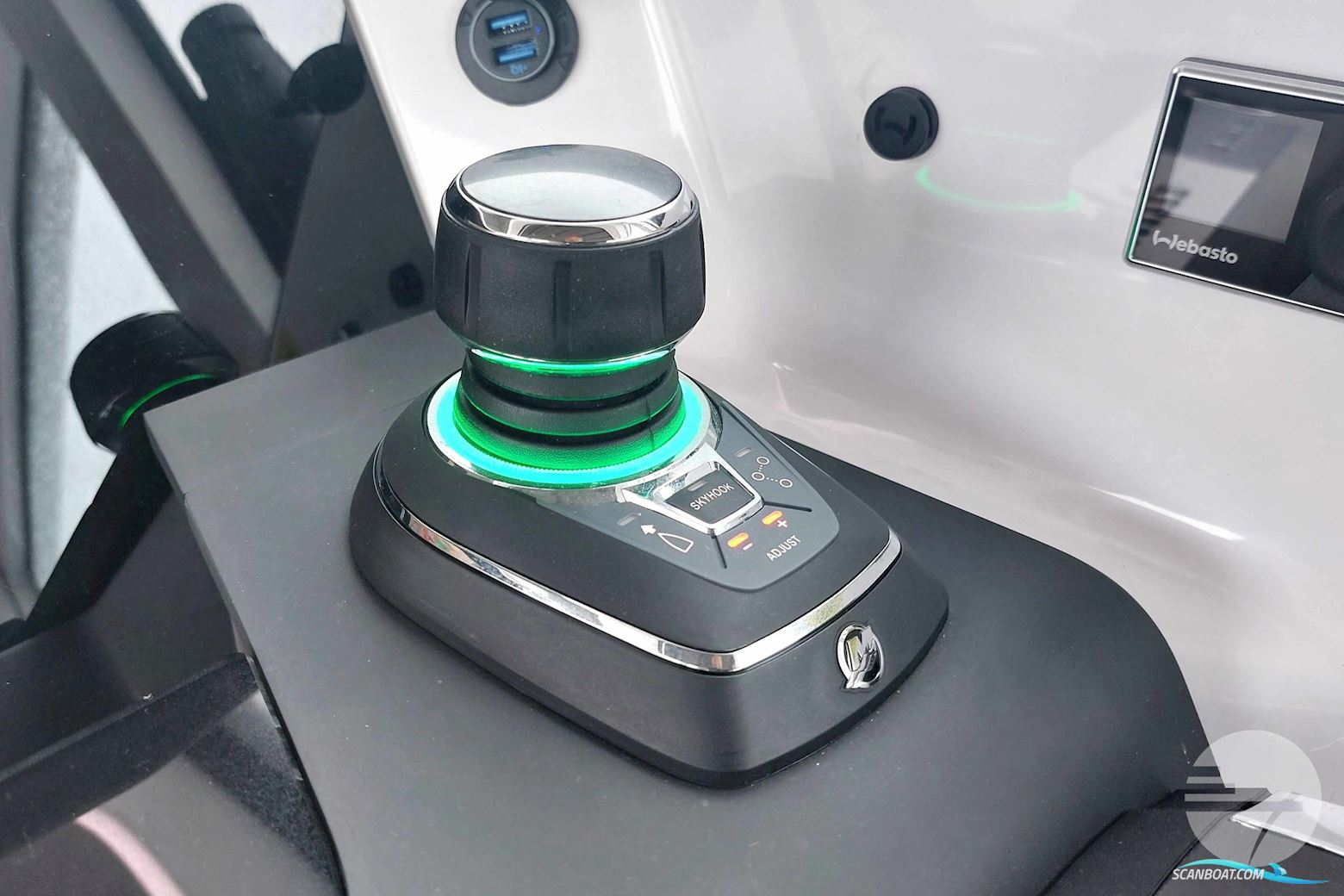 AXOPAR 37 Cross Cabin