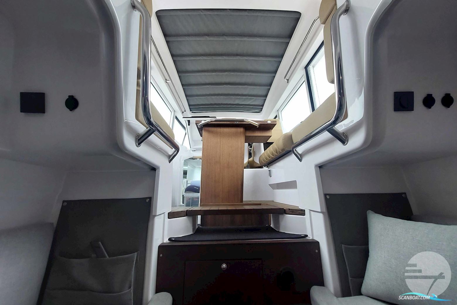 AXOPAR 37 Cross Cabin