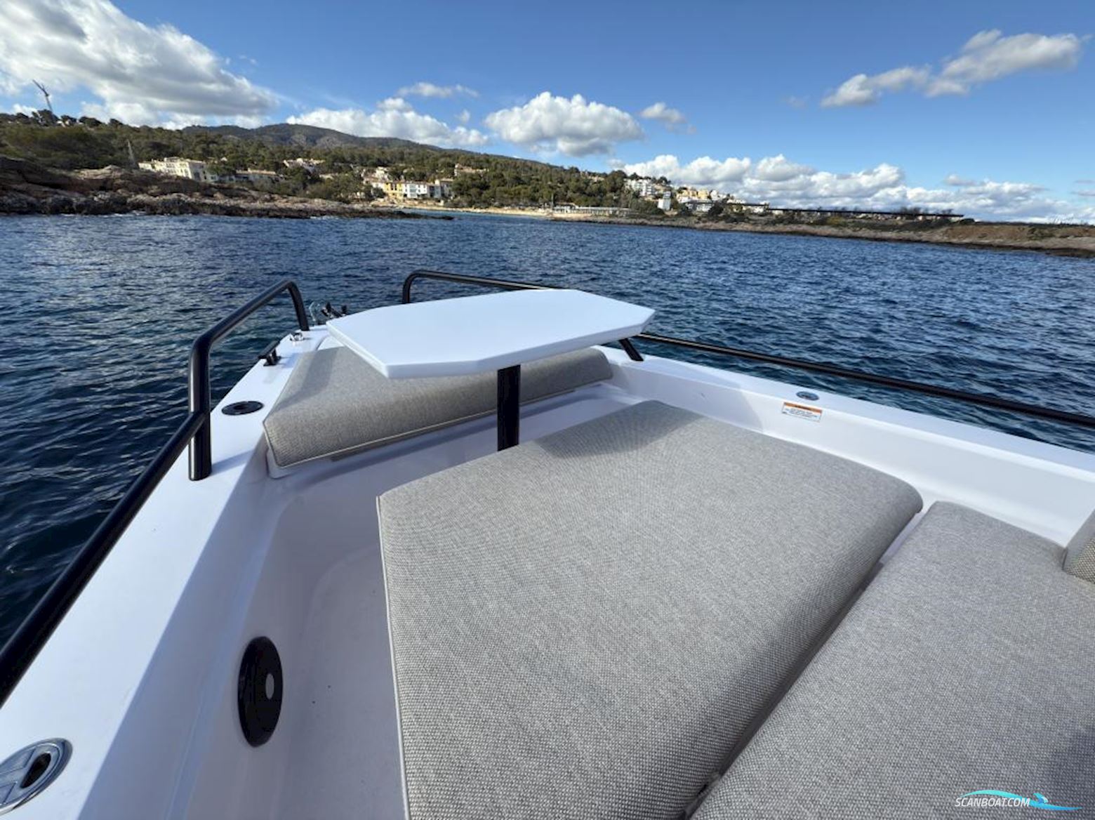 AXOPAR 37 Cross Cabin