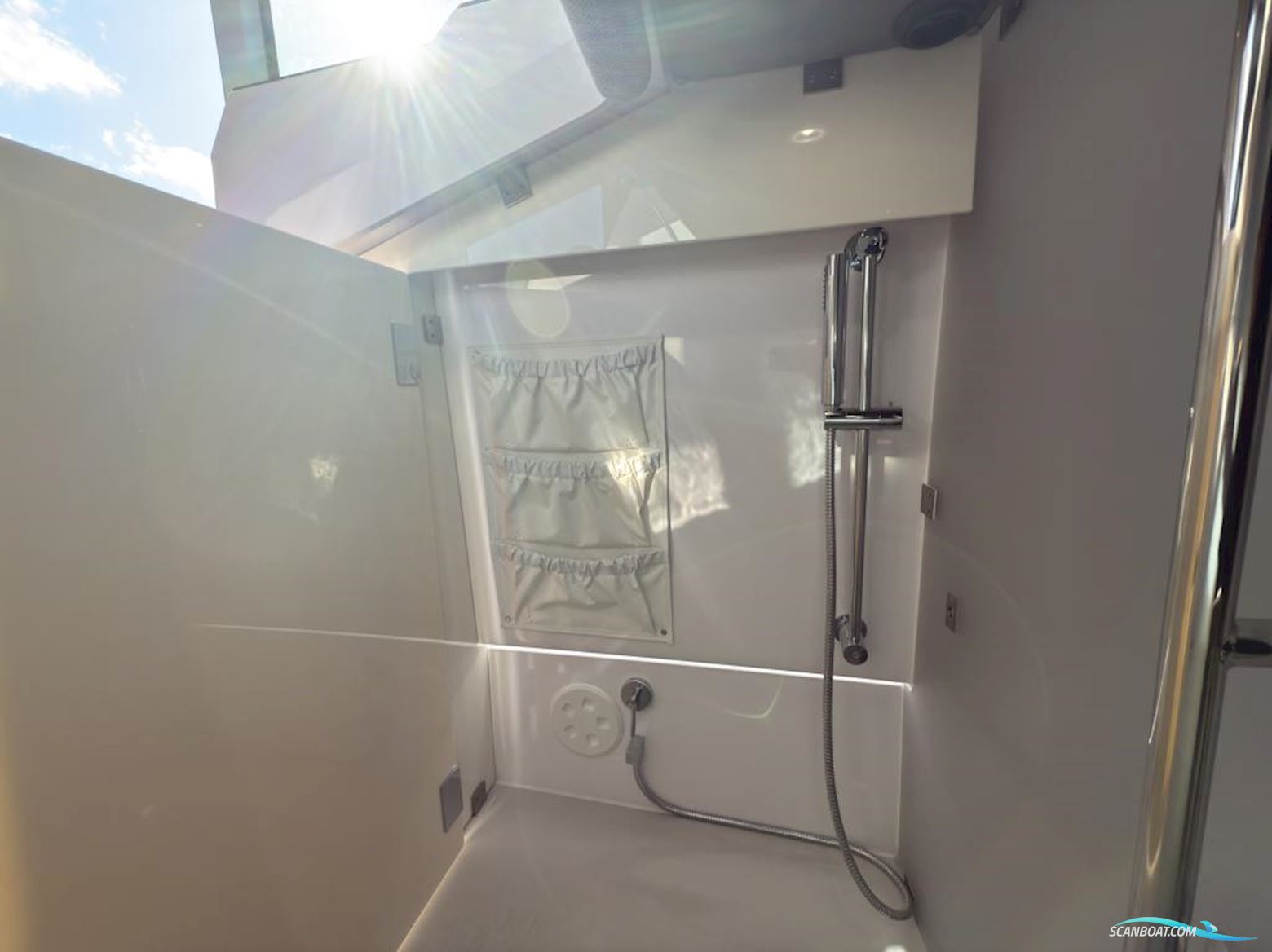 Axopar 37 Cross Cabin