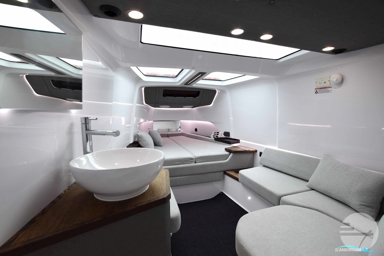 Axopar 37 Cross Cabin