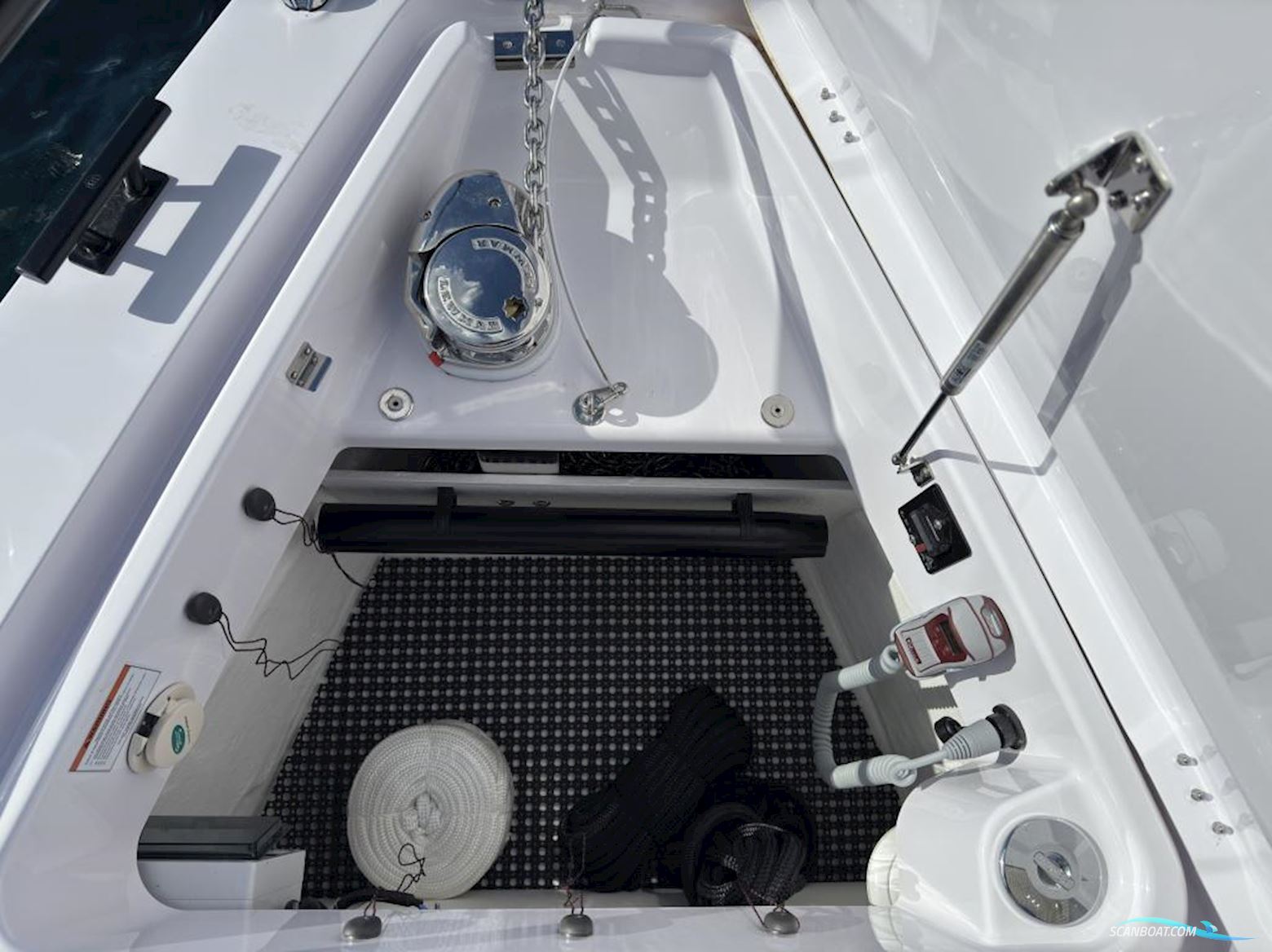 Axopar 37 Cross Cabin